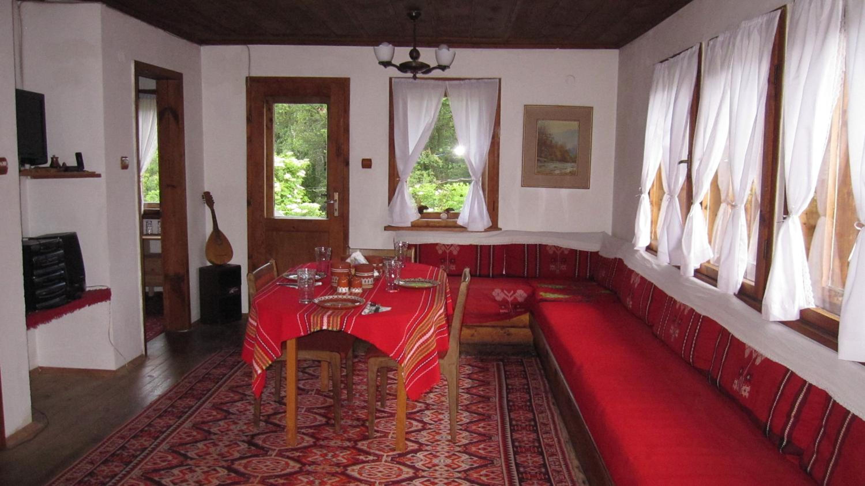 Villa Lyutovi Holiday Home