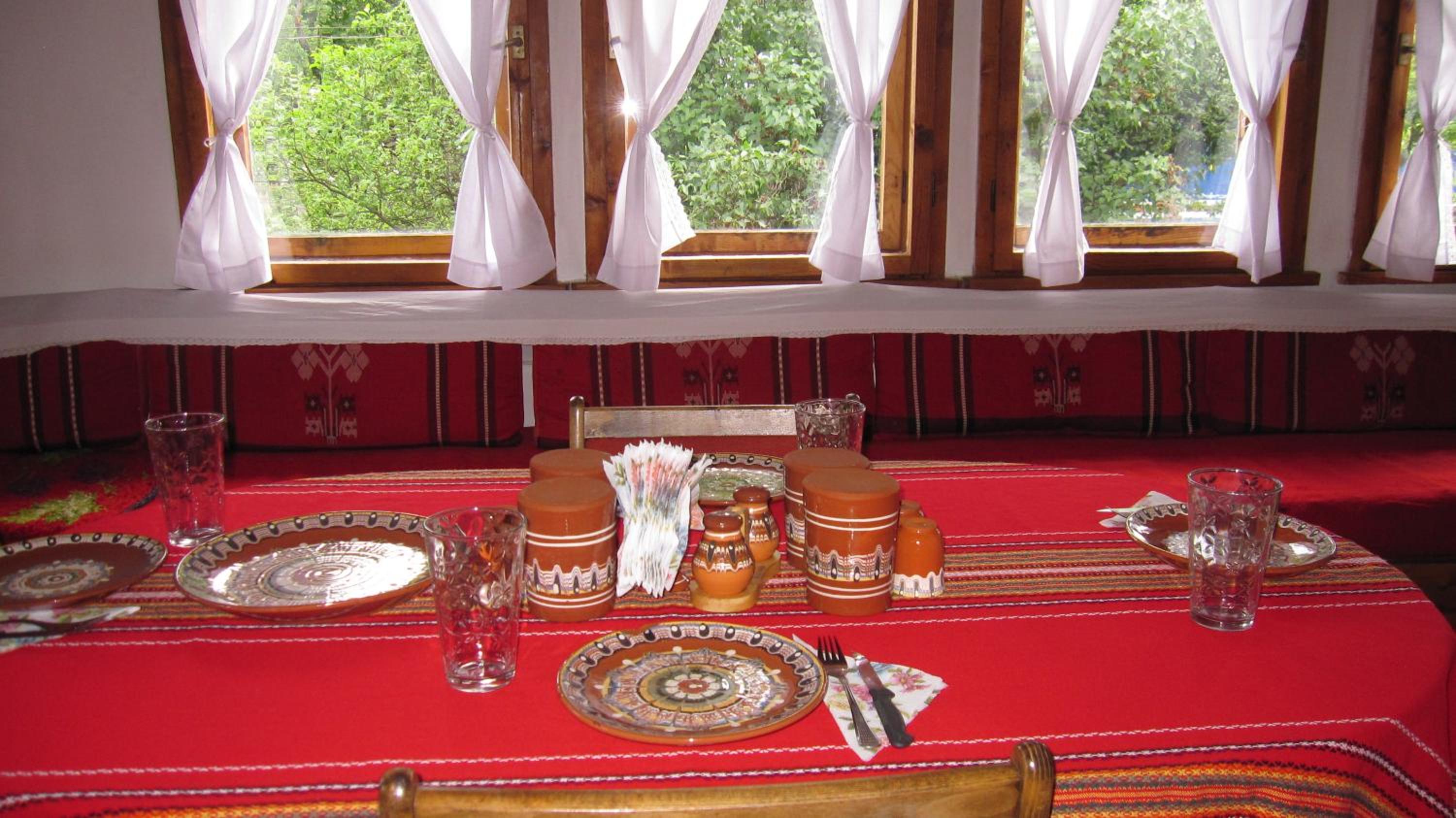 Villa Lyutovi Holiday Home
