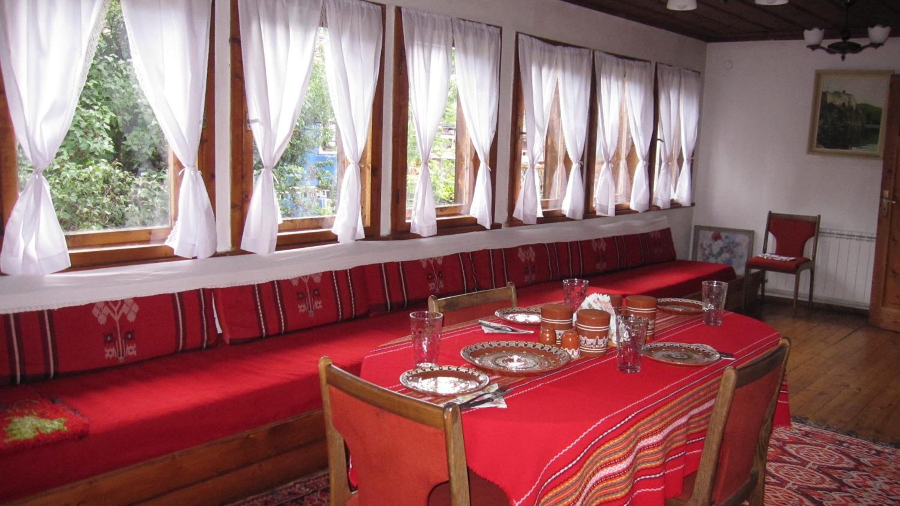 Villa Lyutovi Holiday Home