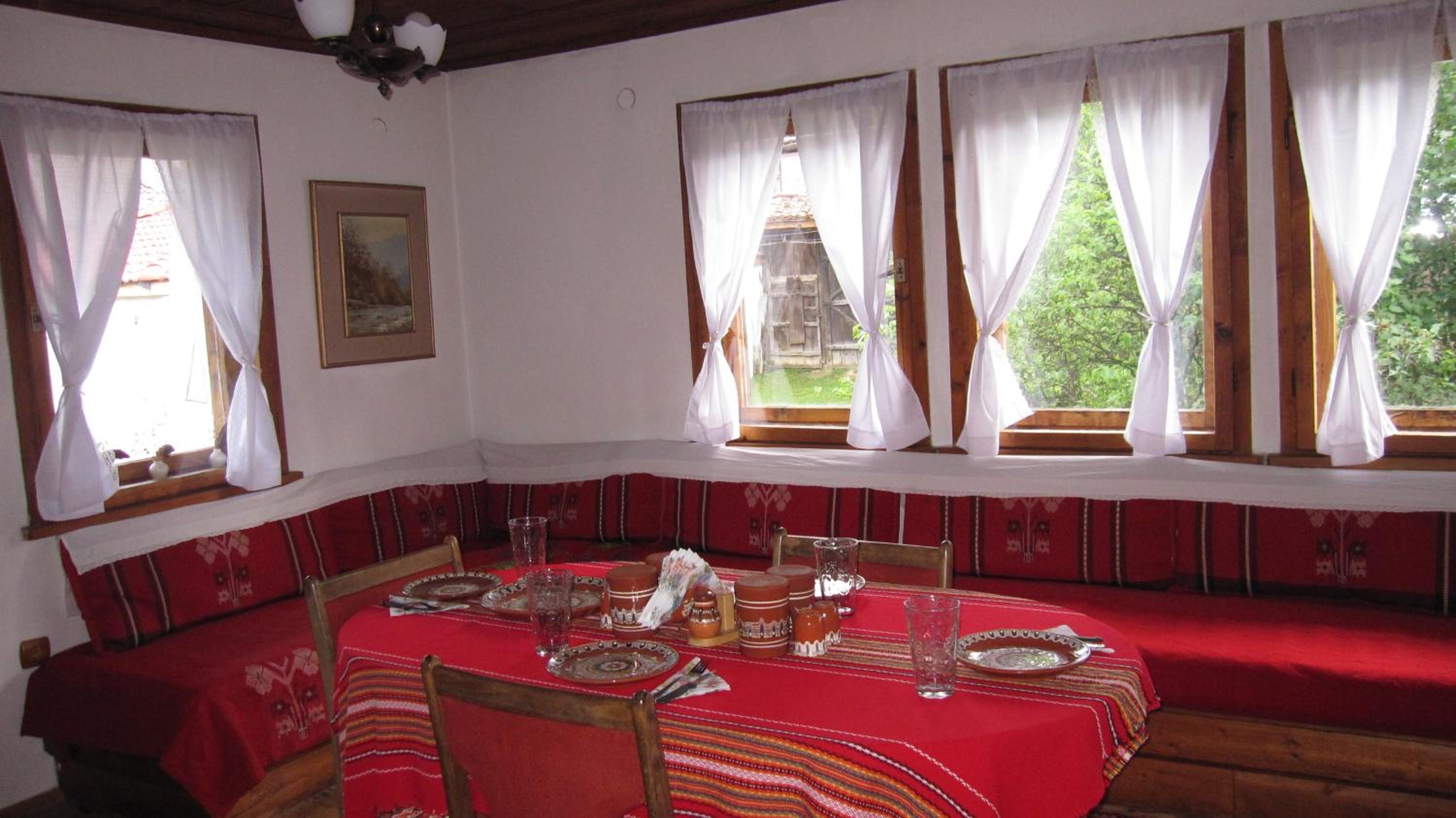 Villa Lyutovi Holiday Home