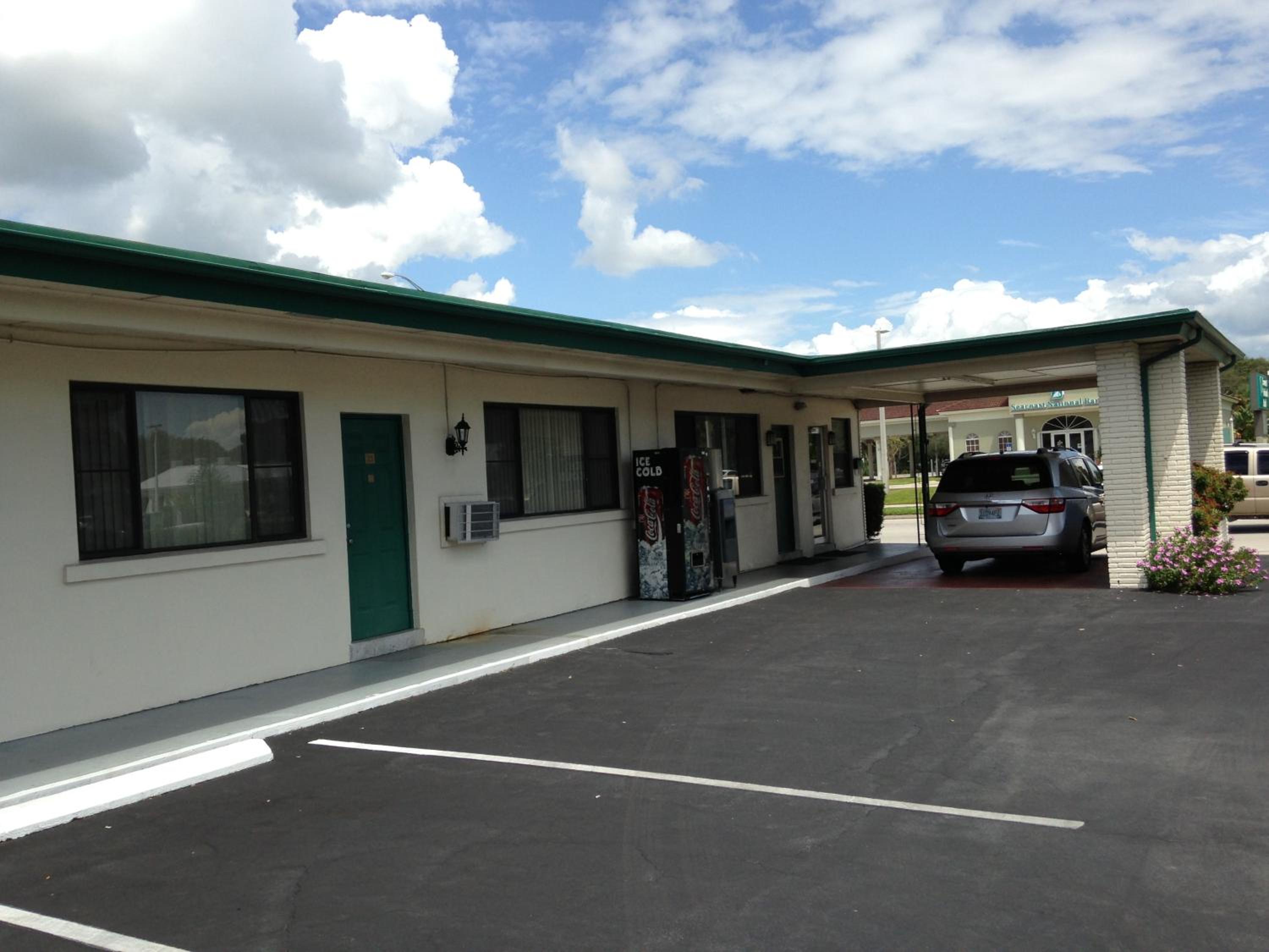 Okeechobee Vacations - Economy Inn Okeechobee - Property Image 12