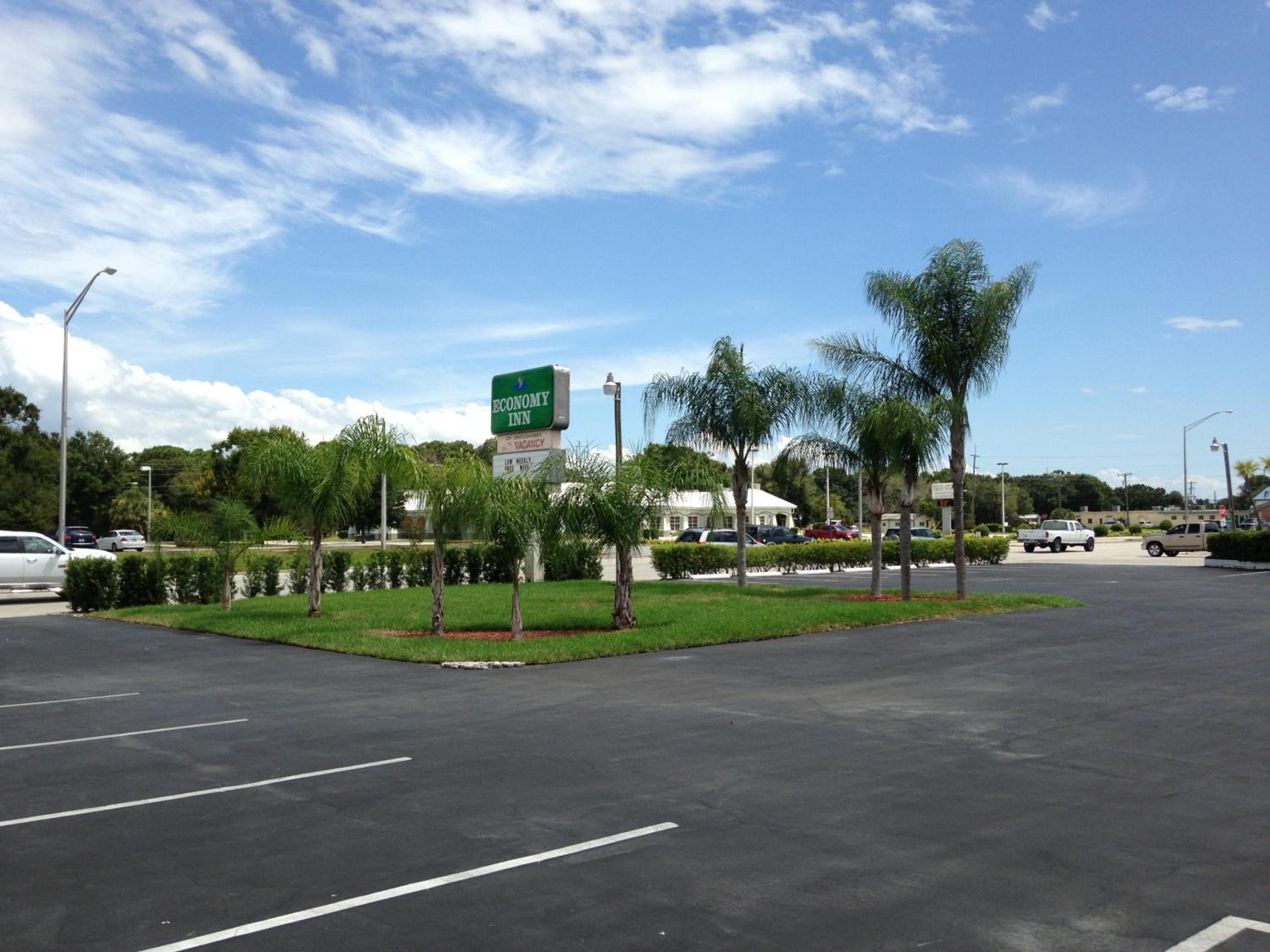 Okeechobee Vacations - Economy Inn Okeechobee - Property Image 2