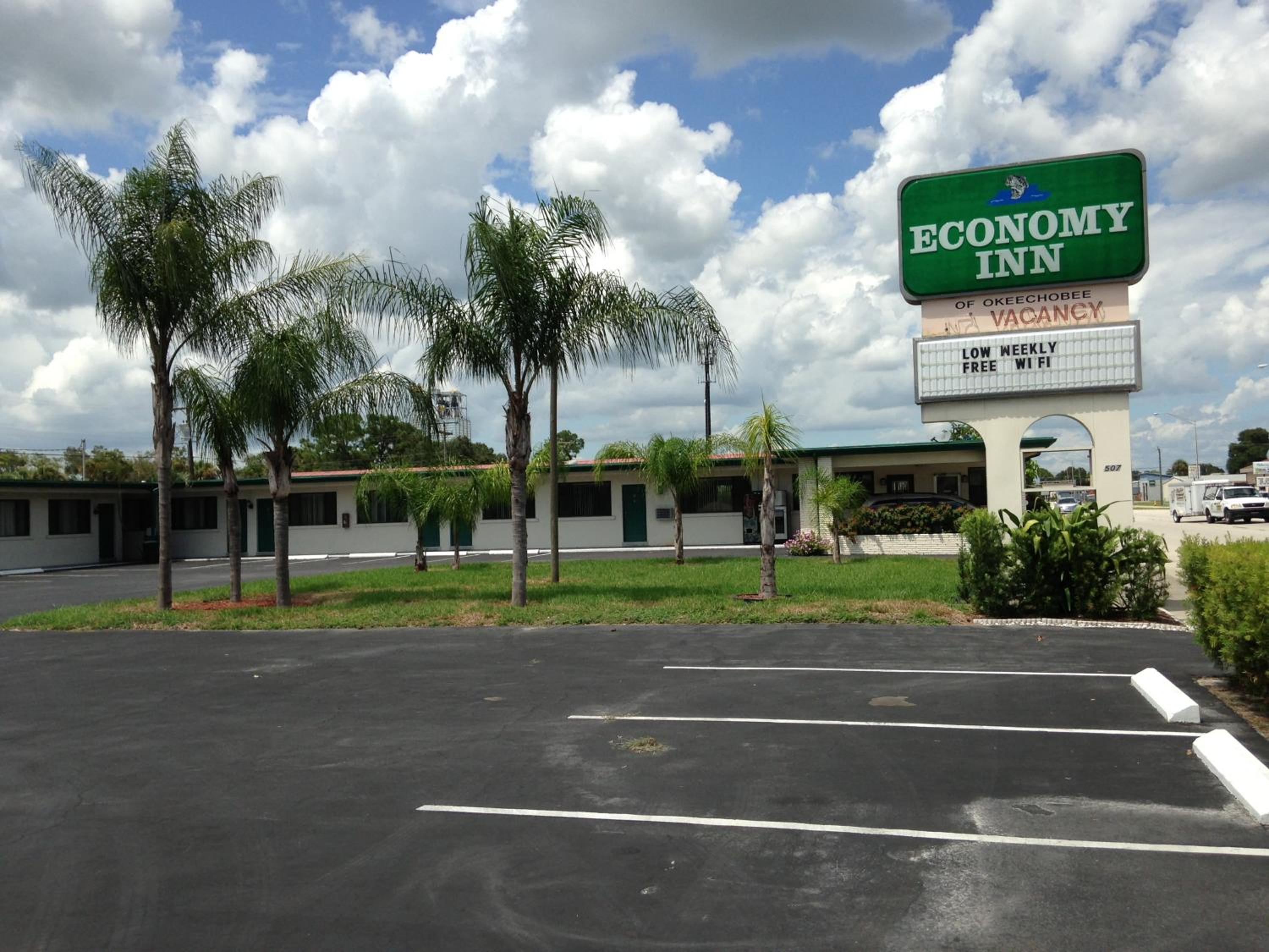 Okeechobee Vacations - Economy Inn Okeechobee - Property Image 9