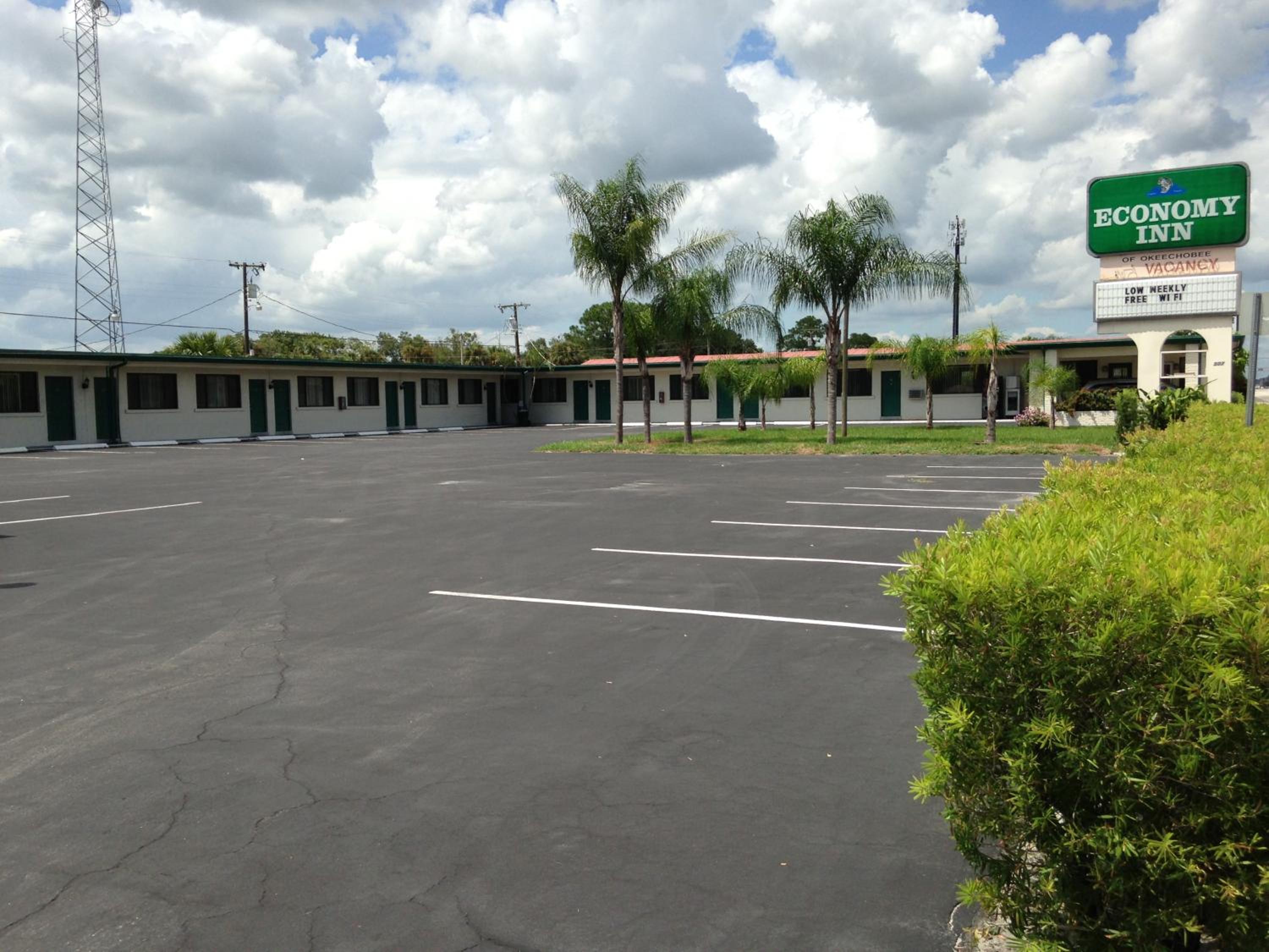 Okeechobee Vacations - Economy Inn Okeechobee - Property Image 7