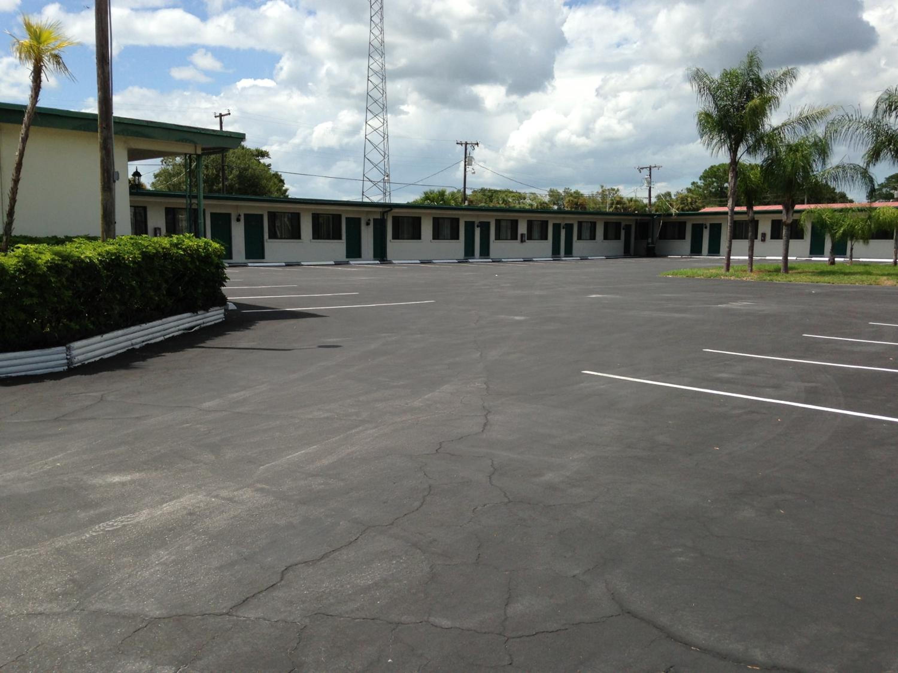 Okeechobee Vacations - Economy Inn Okeechobee - Property Image 14