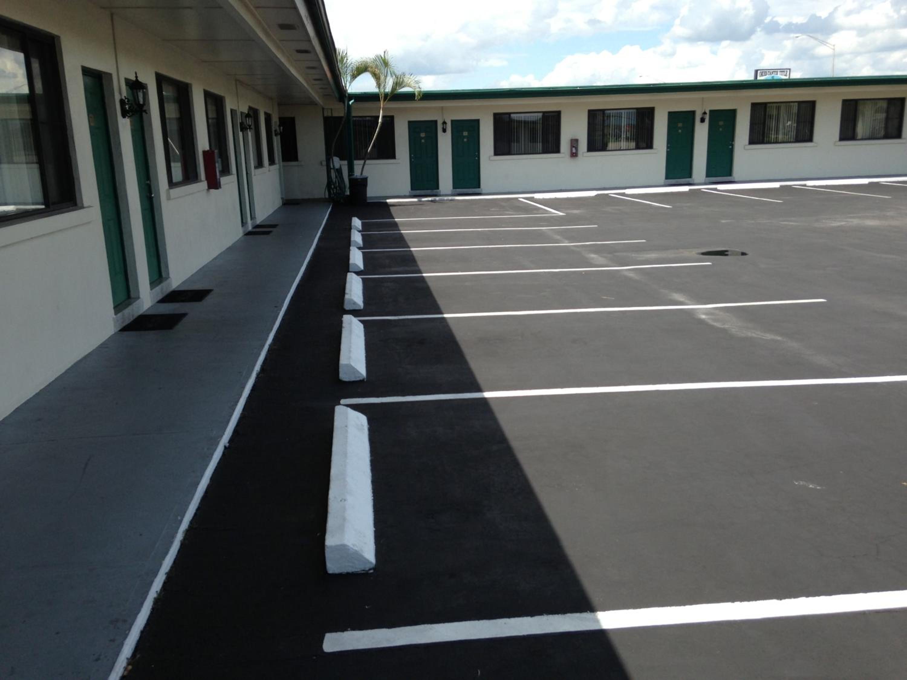 Okeechobee Vacations - Economy Inn Okeechobee - Property Image 13