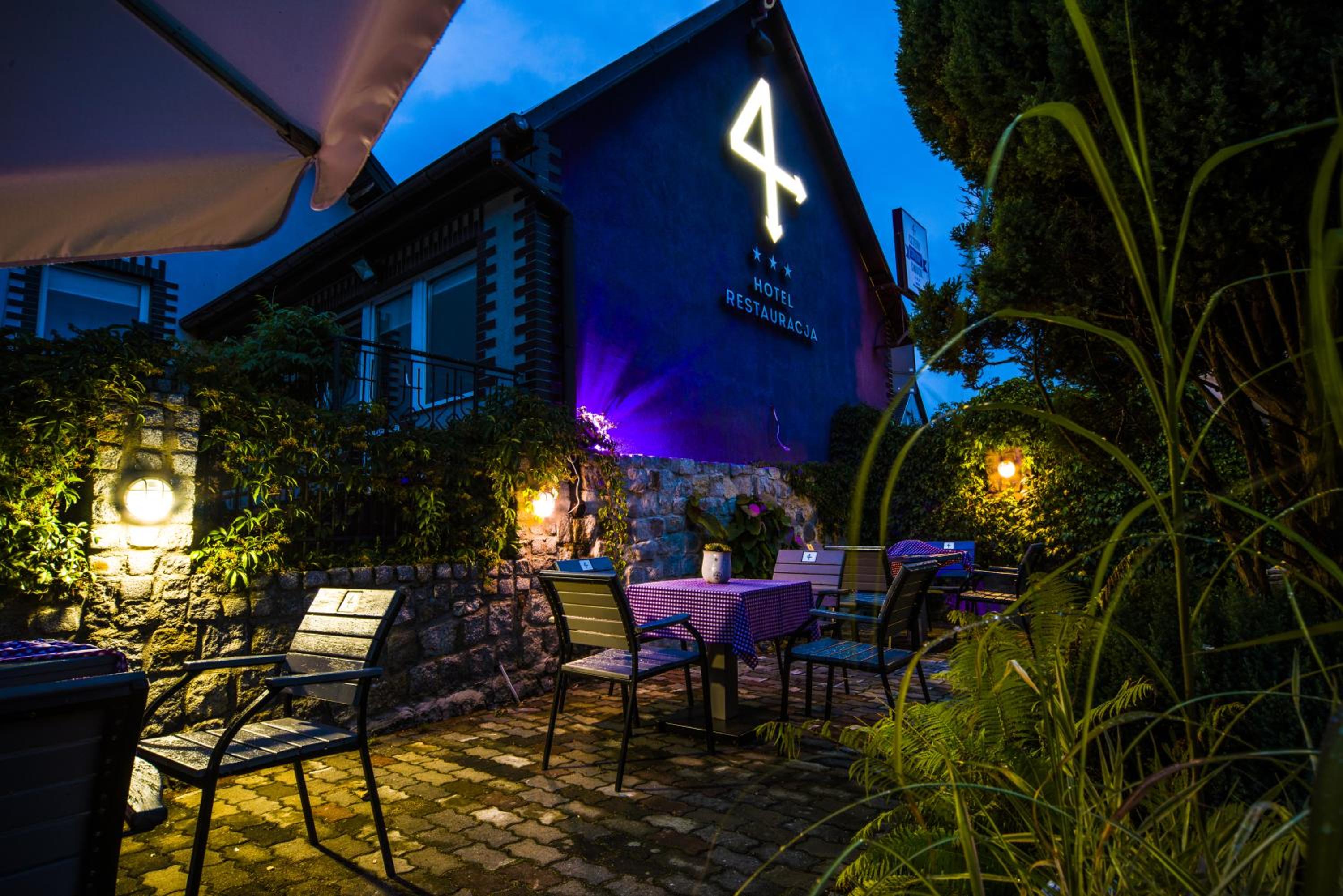 Hotel 4, photo 2
