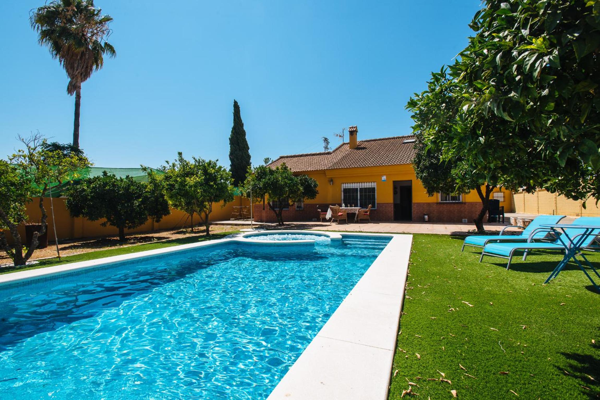 Villa Oasis Los Naranjos con jacuzzi 15 min Sevilla photo 2