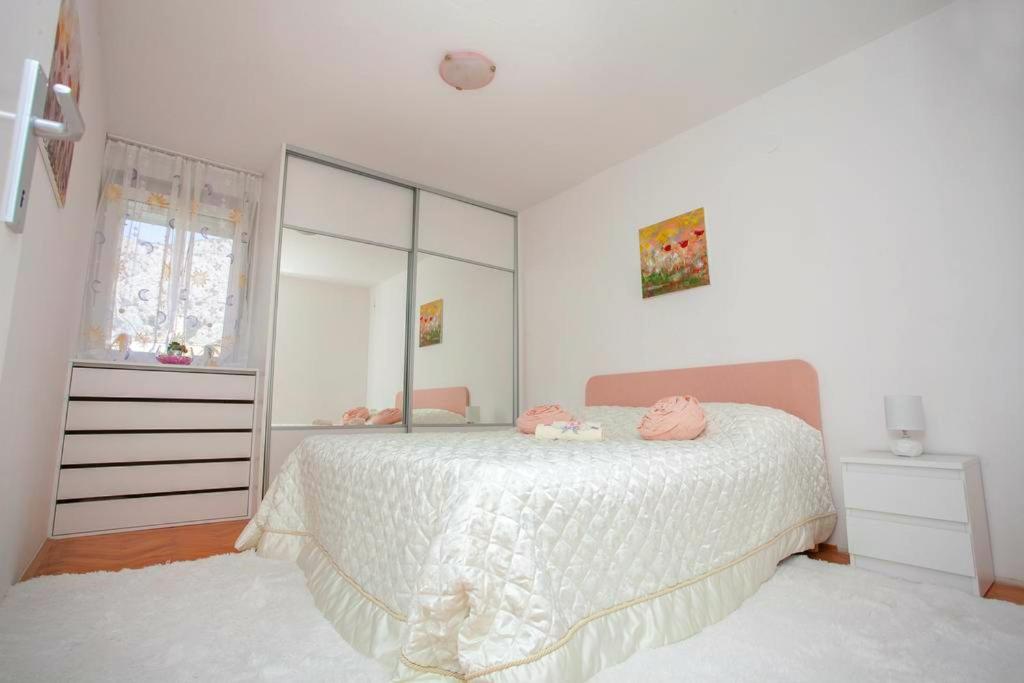 Newly renovated apartment ''Marin'' in the center! view 5