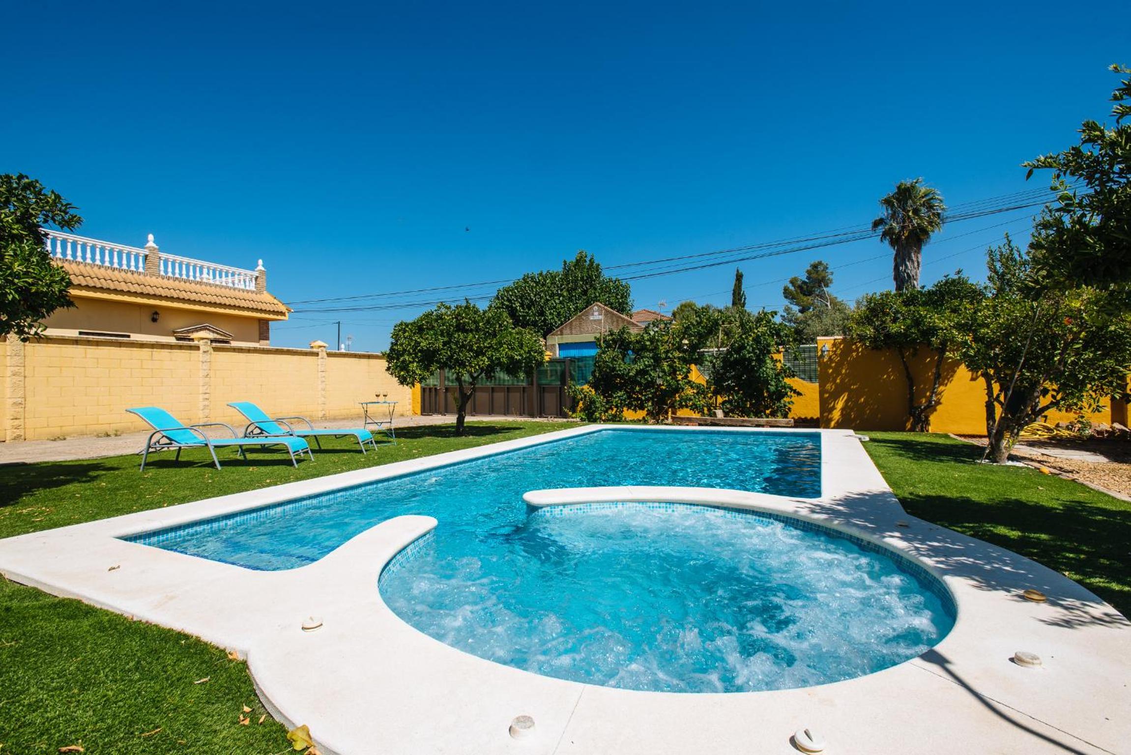 Villa Oasis Los Naranjos con jacuzzi 15 min Sevilla photo 3