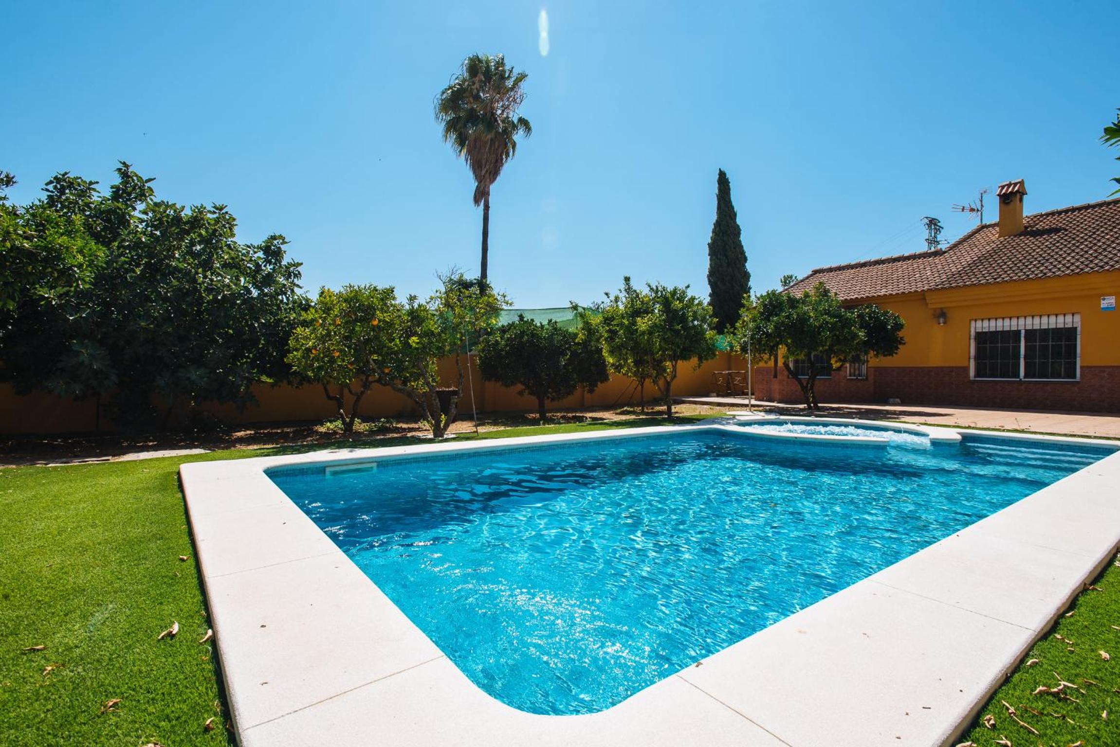 Villa Oasis Los Naranjos con jacuzzi 15 min Sevilla photo 4