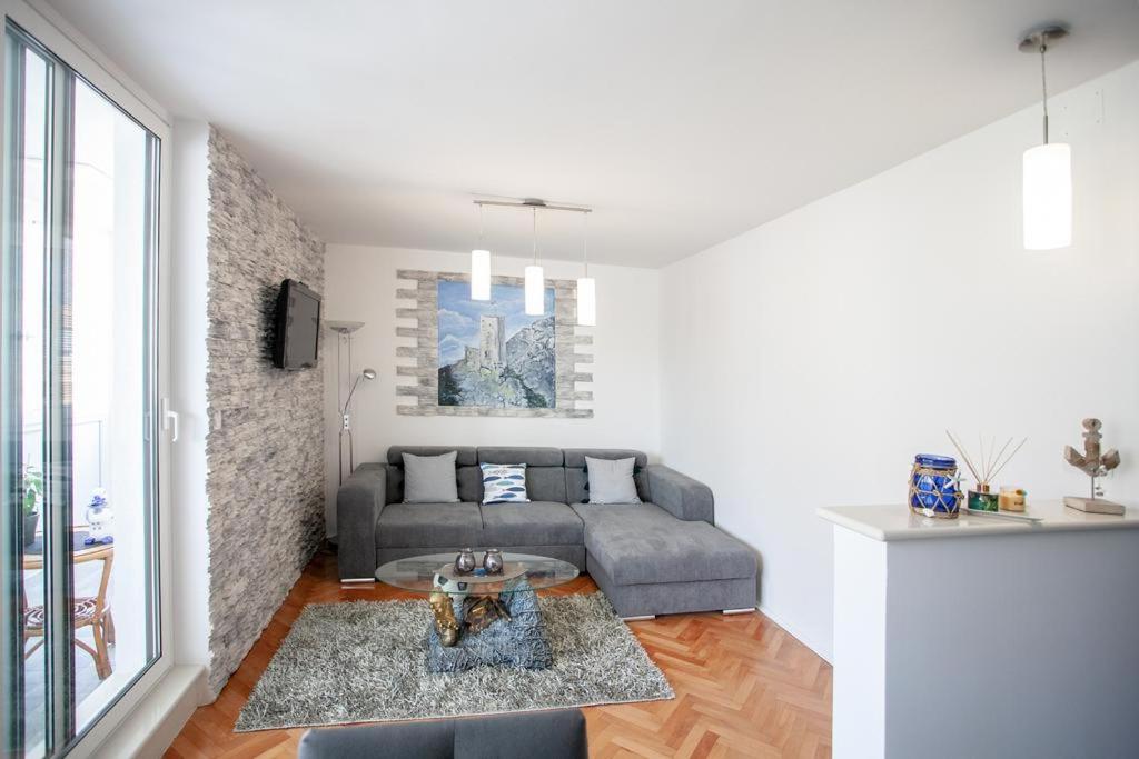 Newly renovated apartment ''Marin'' in the center! view 3