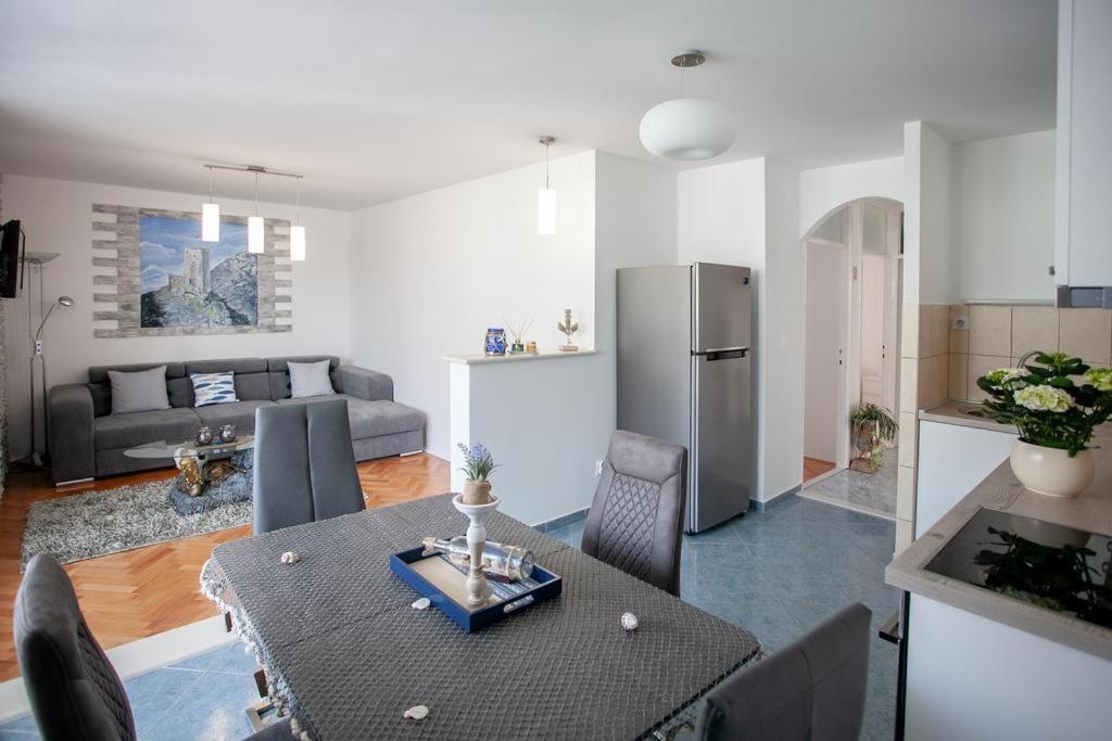 Newly renovated apartment ''Marin'' in the center! view 4