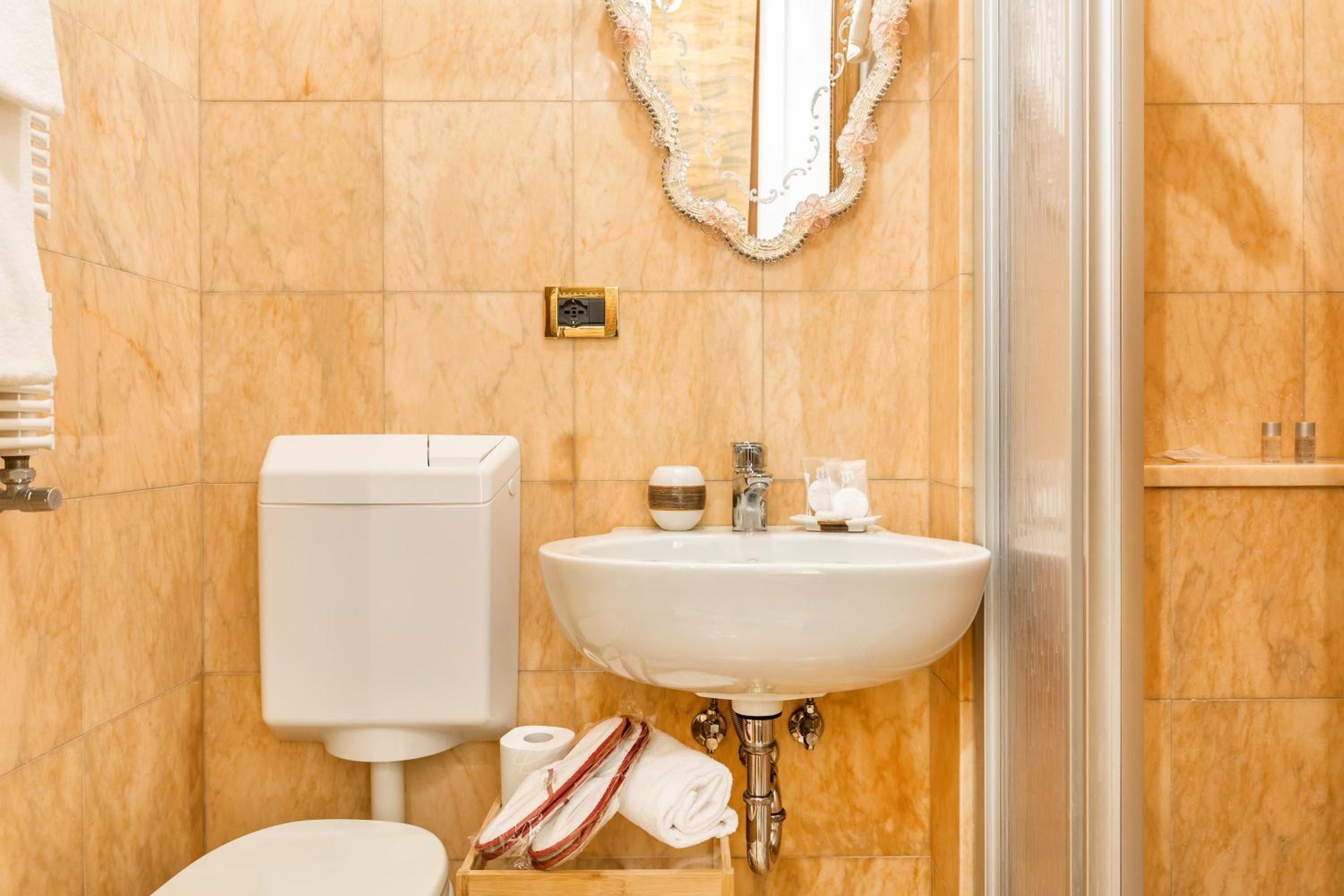 Luxury Venetian Rooms