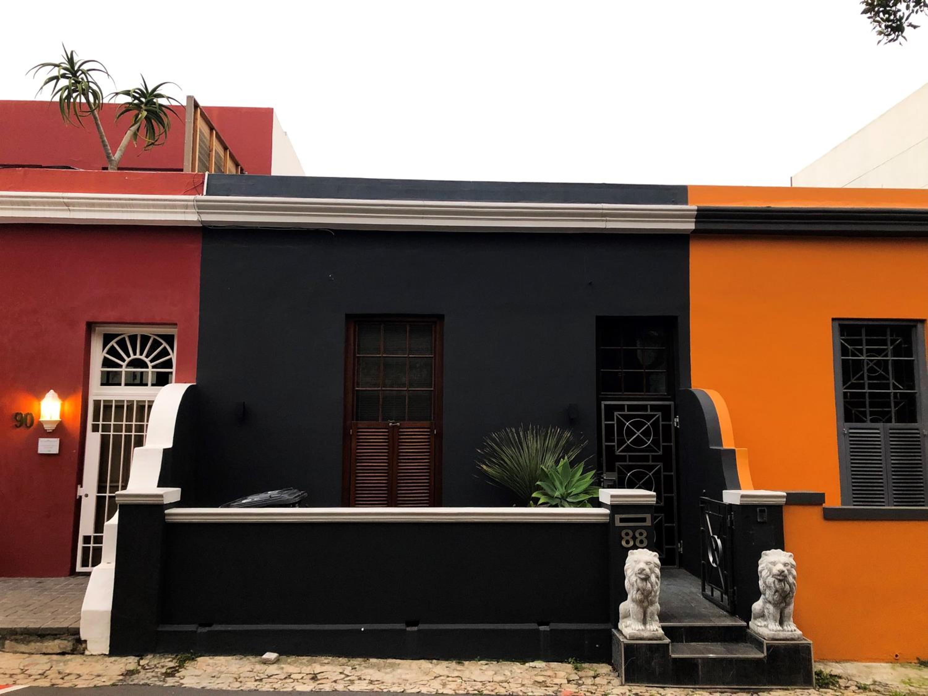 Central CAPE TOWN, Stylish home, with PRIVATE COURTYARD view 3
