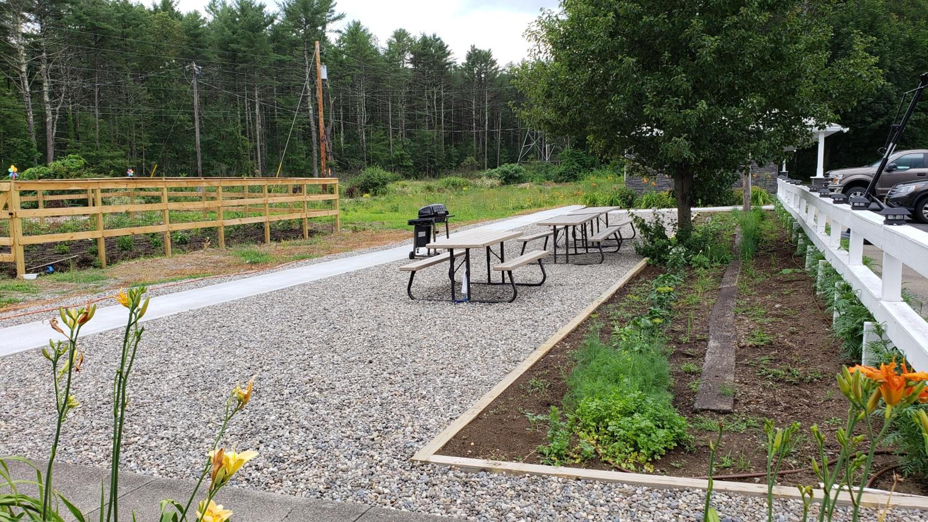 Sara Glen Motel - Saratoga Springs-Glens Falls view 4