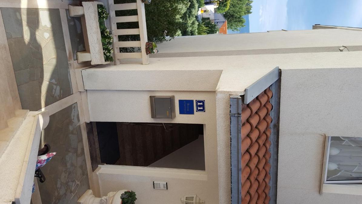 Apartments Galic Omis