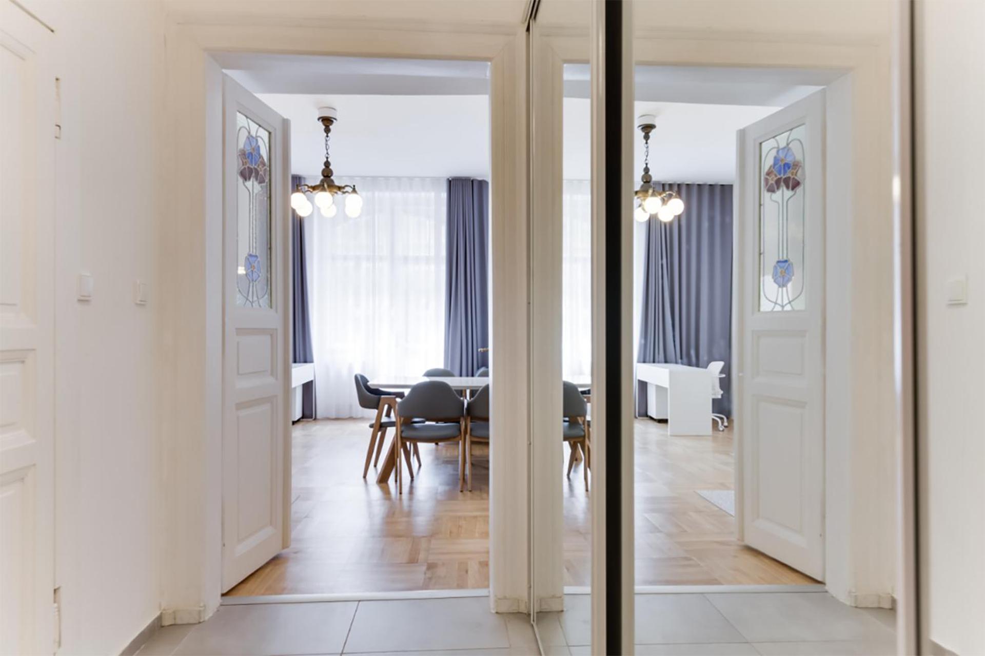The Dancing House Residence, Two Bedroom Apartment with Balcony near river!