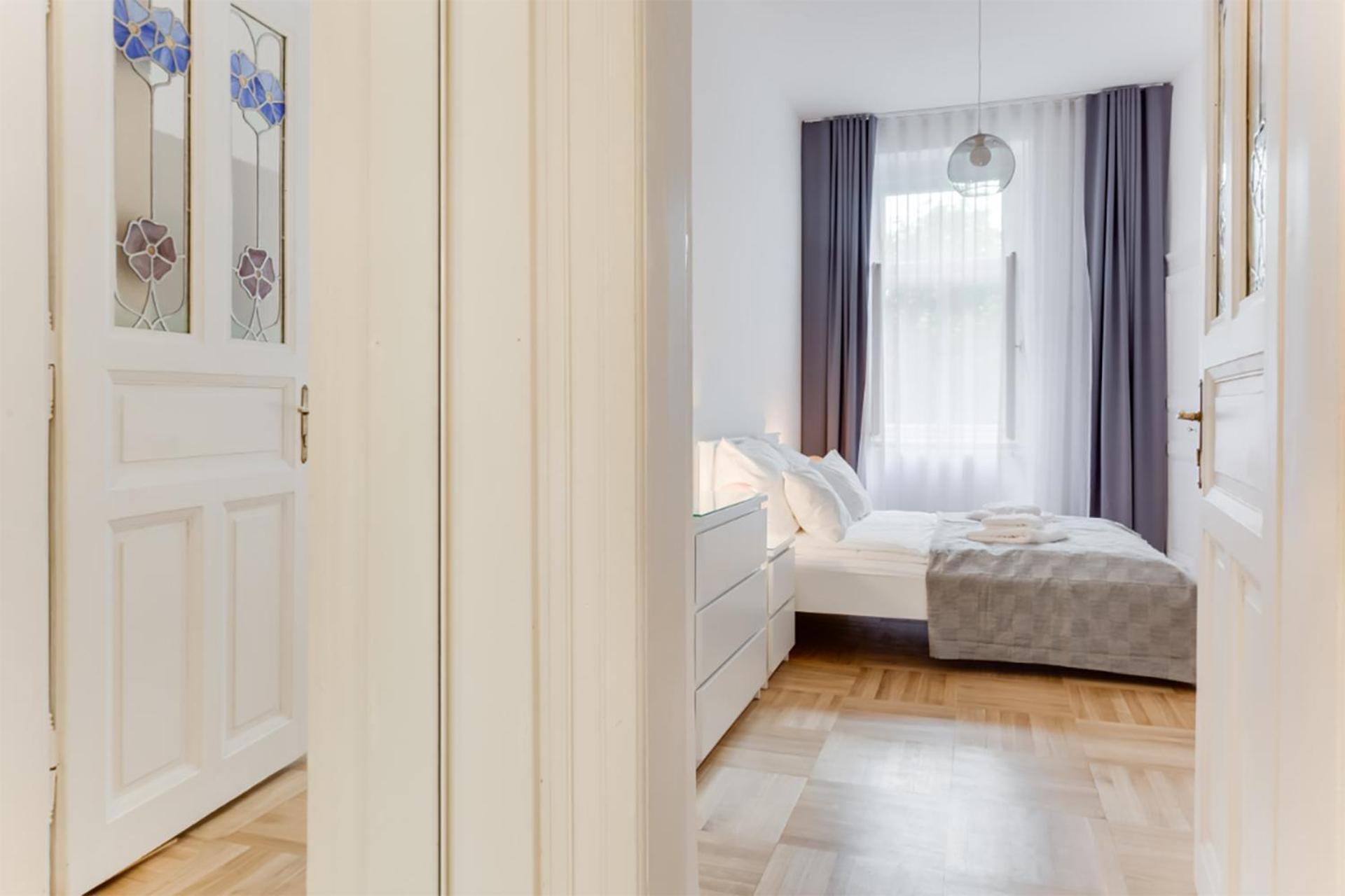 The Dancing House Residence, Two Bedroom Apartment with Balcony near river!
