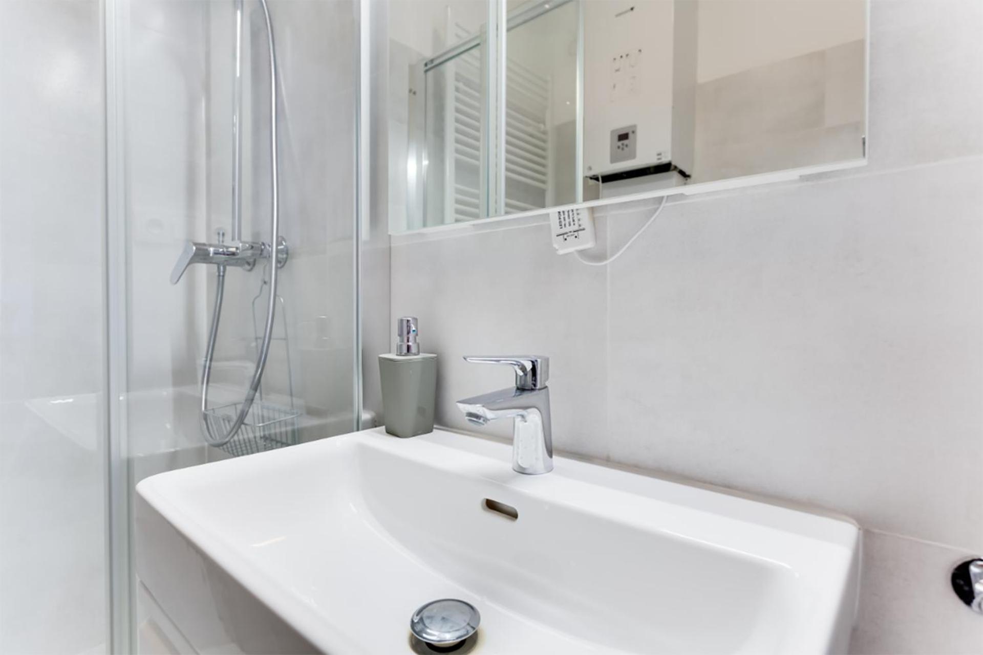 The Dancing House Residence, Two Bedroom Apartment with Balcony near river!