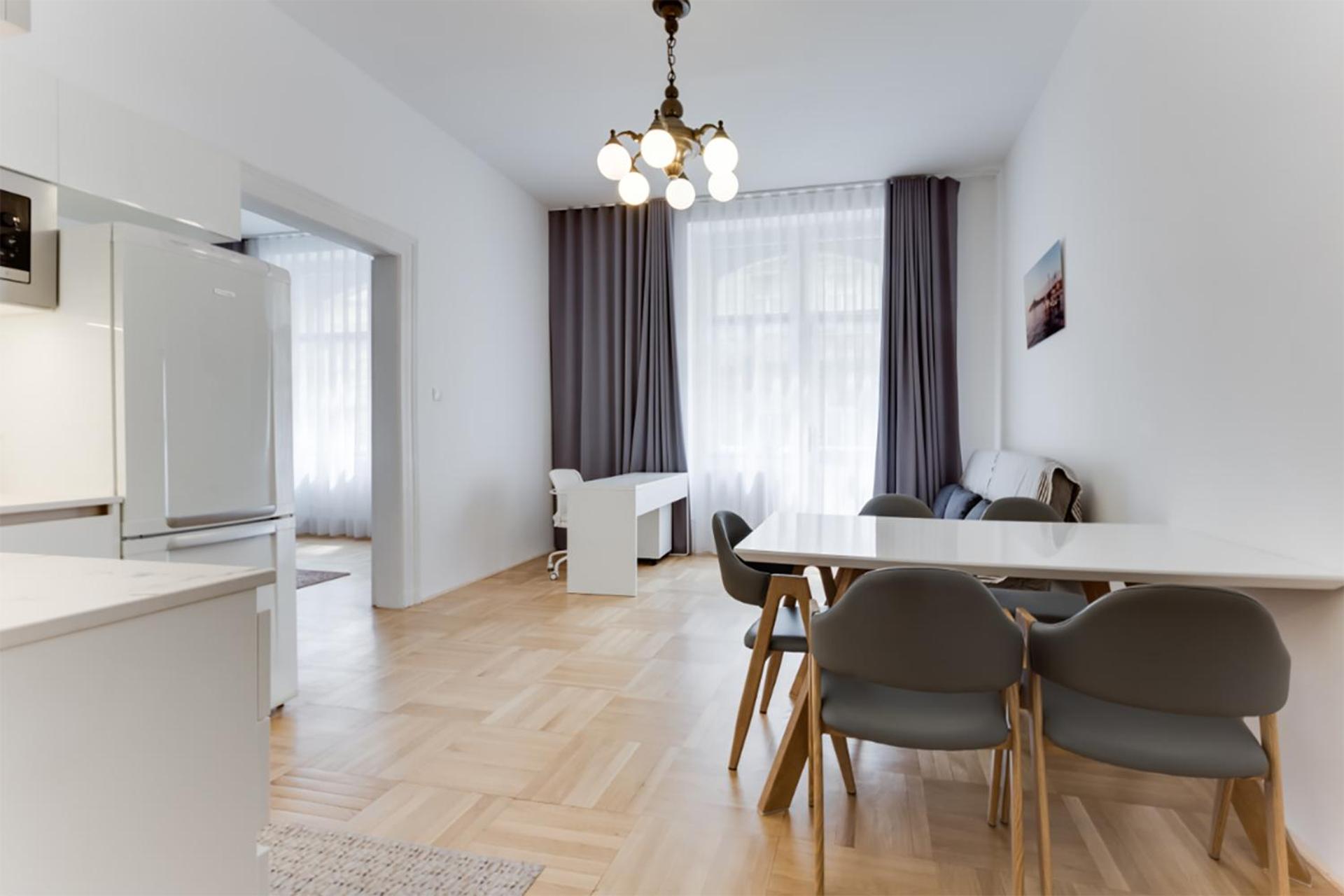The Dancing House Residence, Two Bedroom Apartment with Balcony near river!