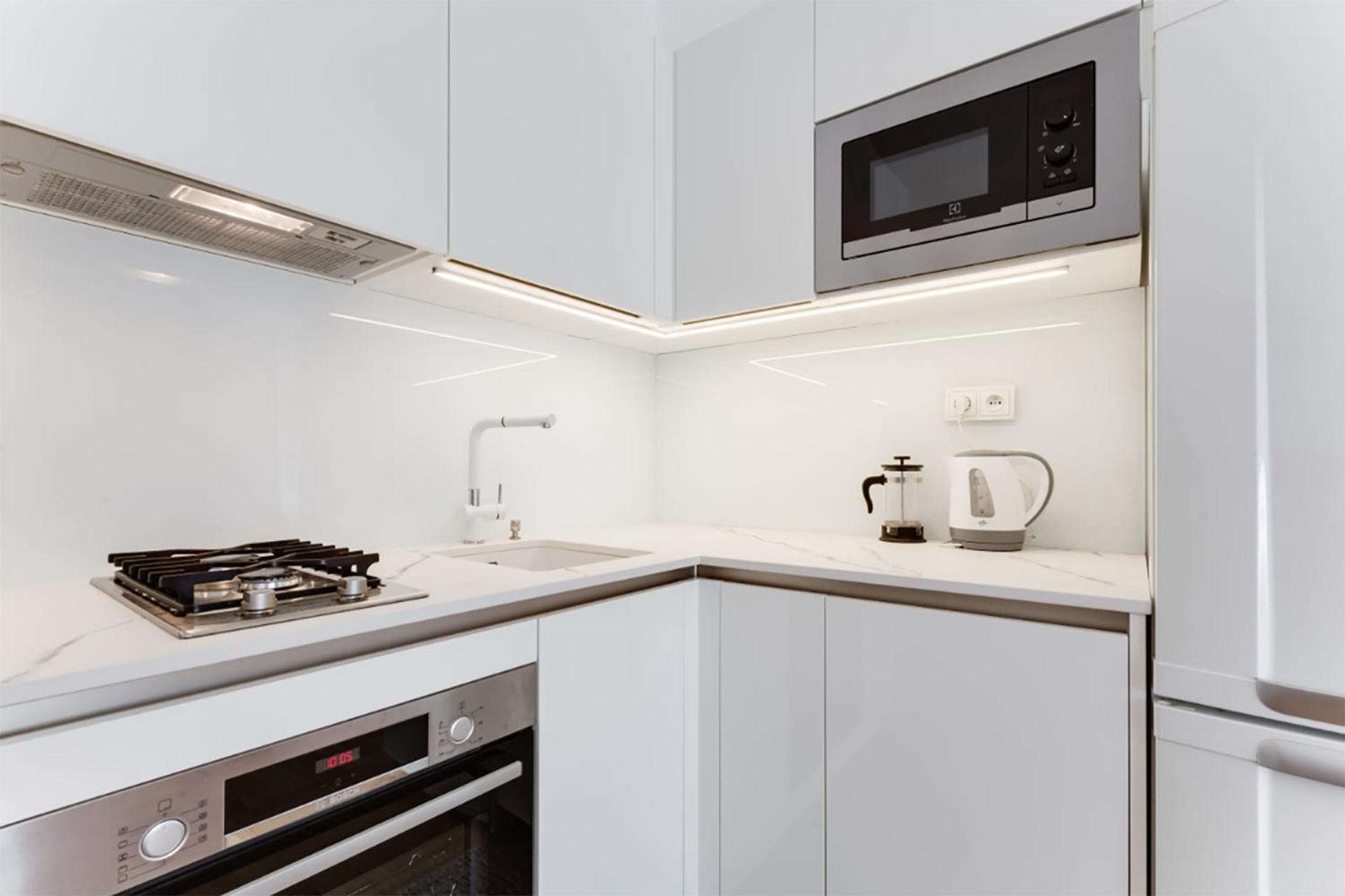 The Dancing House Residence, Two Bedroom Apartment with Balcony near river!