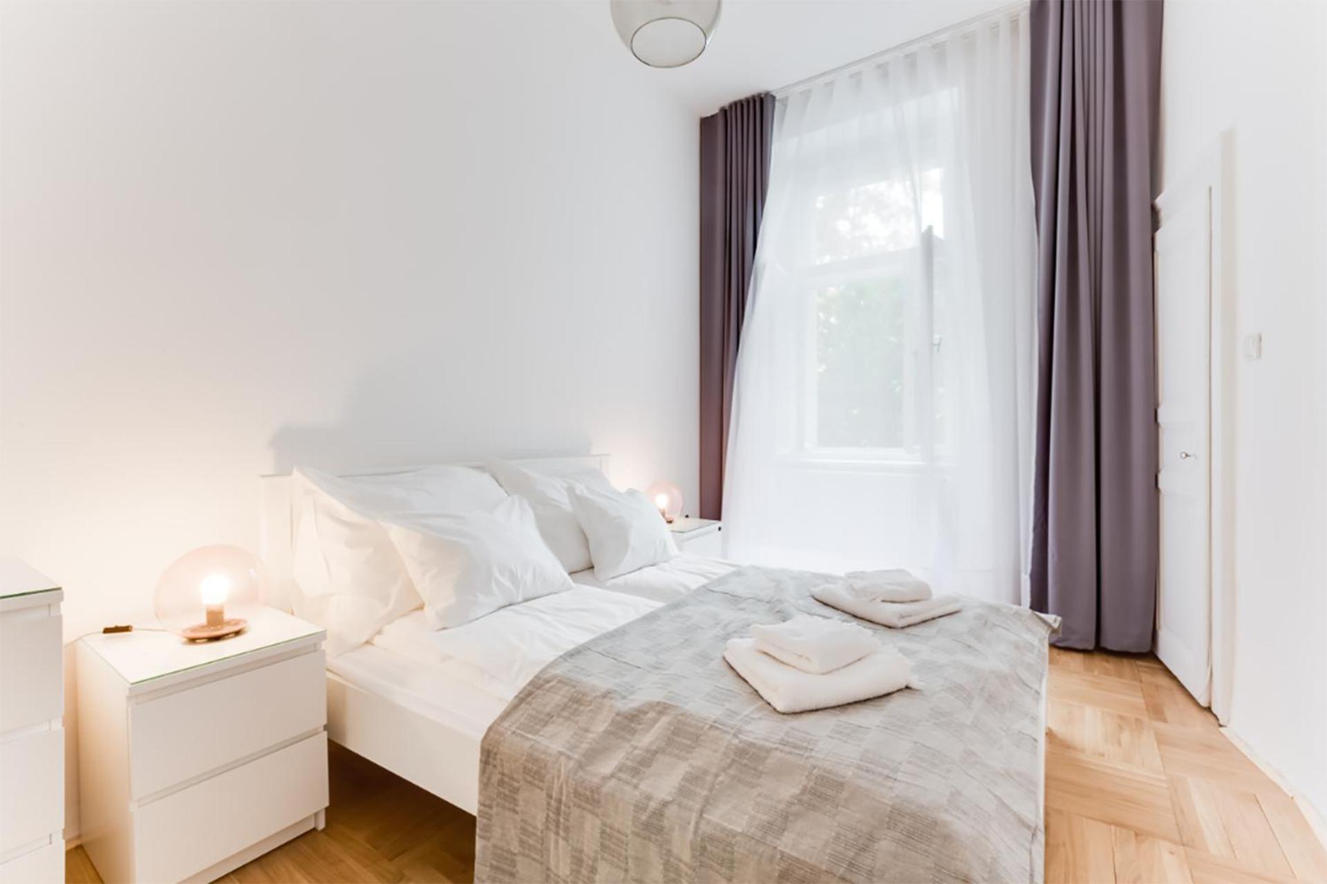The Dancing House Residence, Two Bedroom Apartment with Balcony near river!