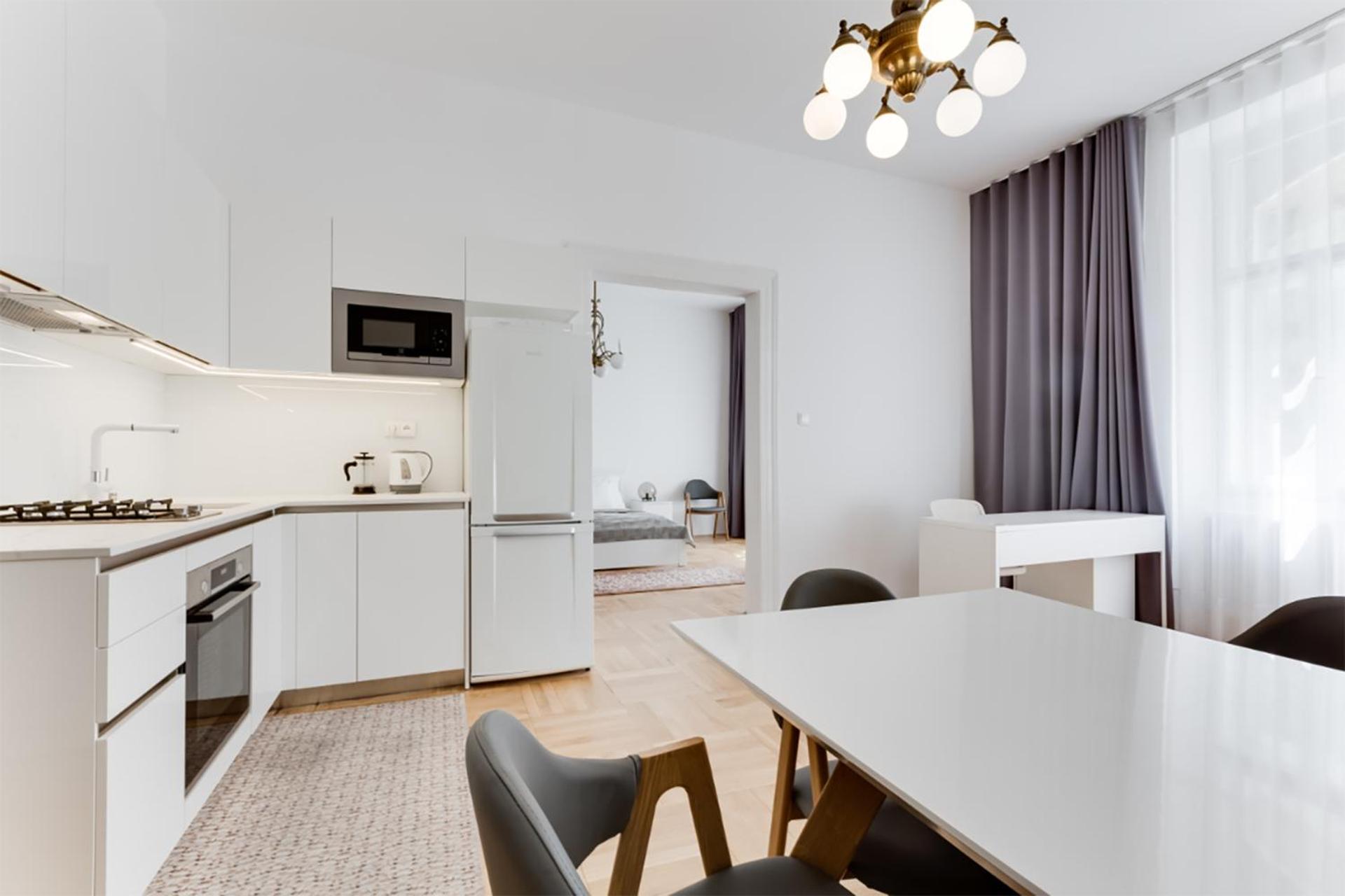 The Dancing House Residence, Two Bedroom Apartment with Balcony near river!