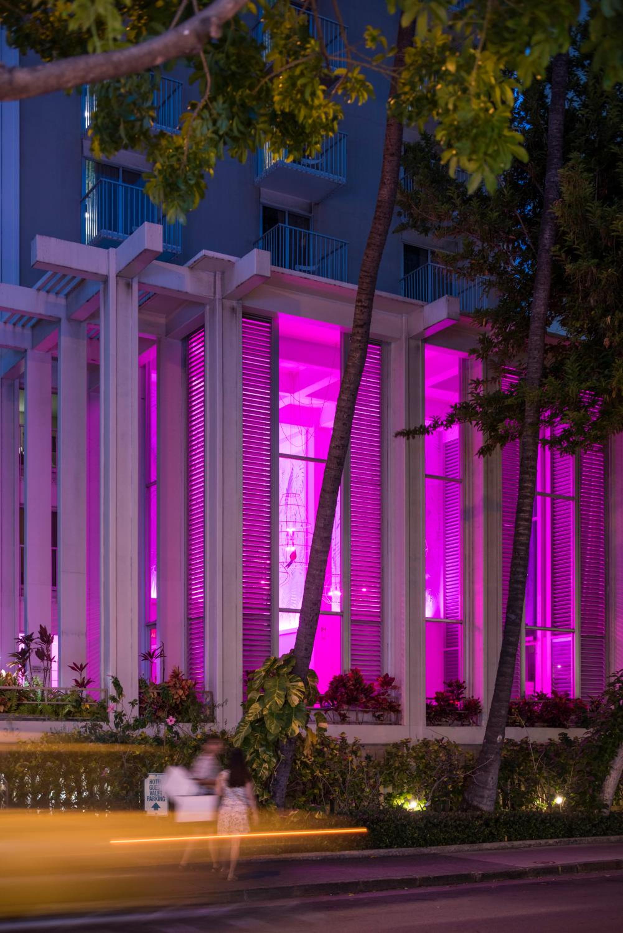 Hotel Shoreline Hotel Waikiki - Image 1