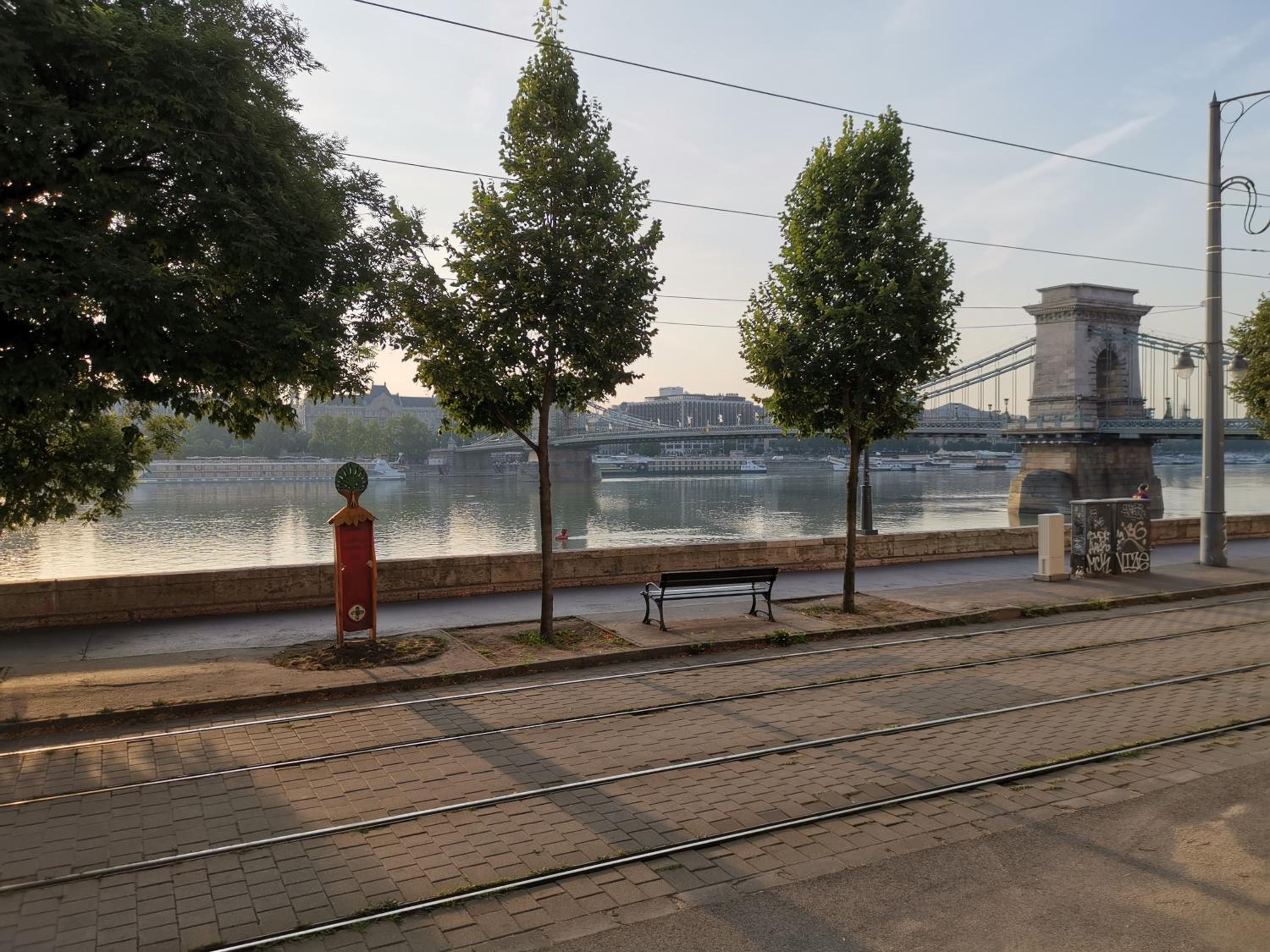 Mickey's Chain Bridge Apartments view 4