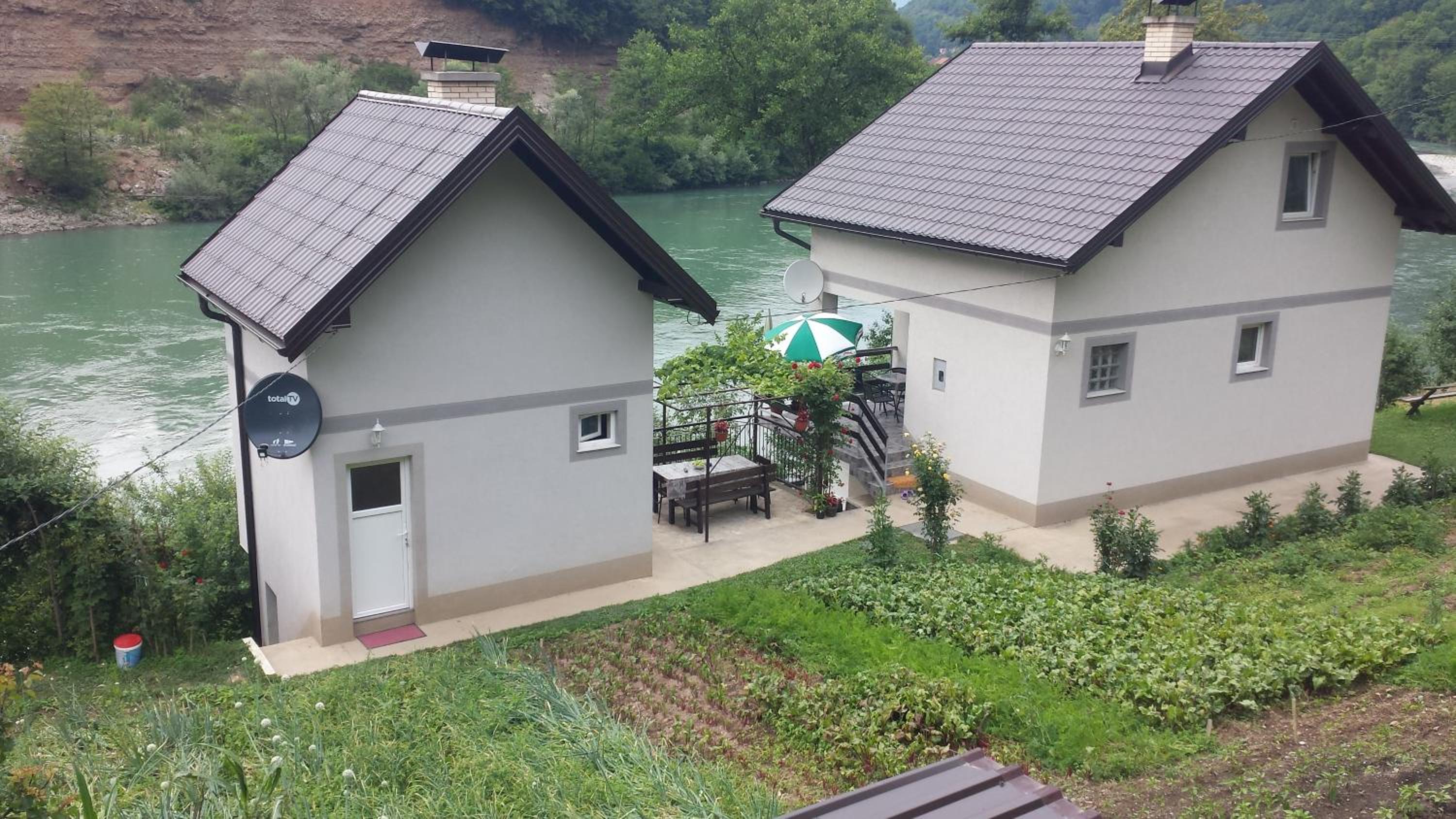 Vikendica pored Drine Foča