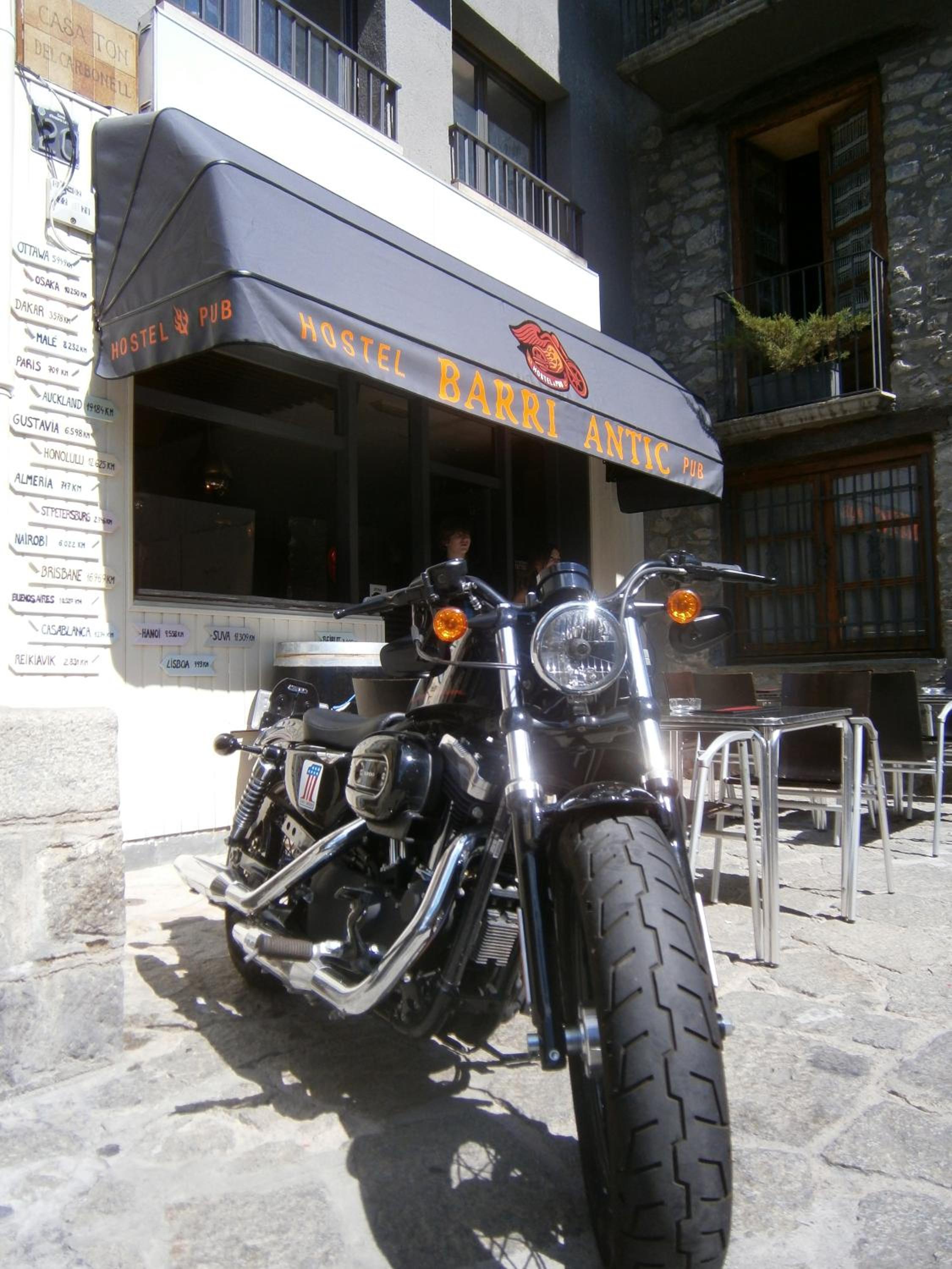 Barri Antic Hostel & Pub