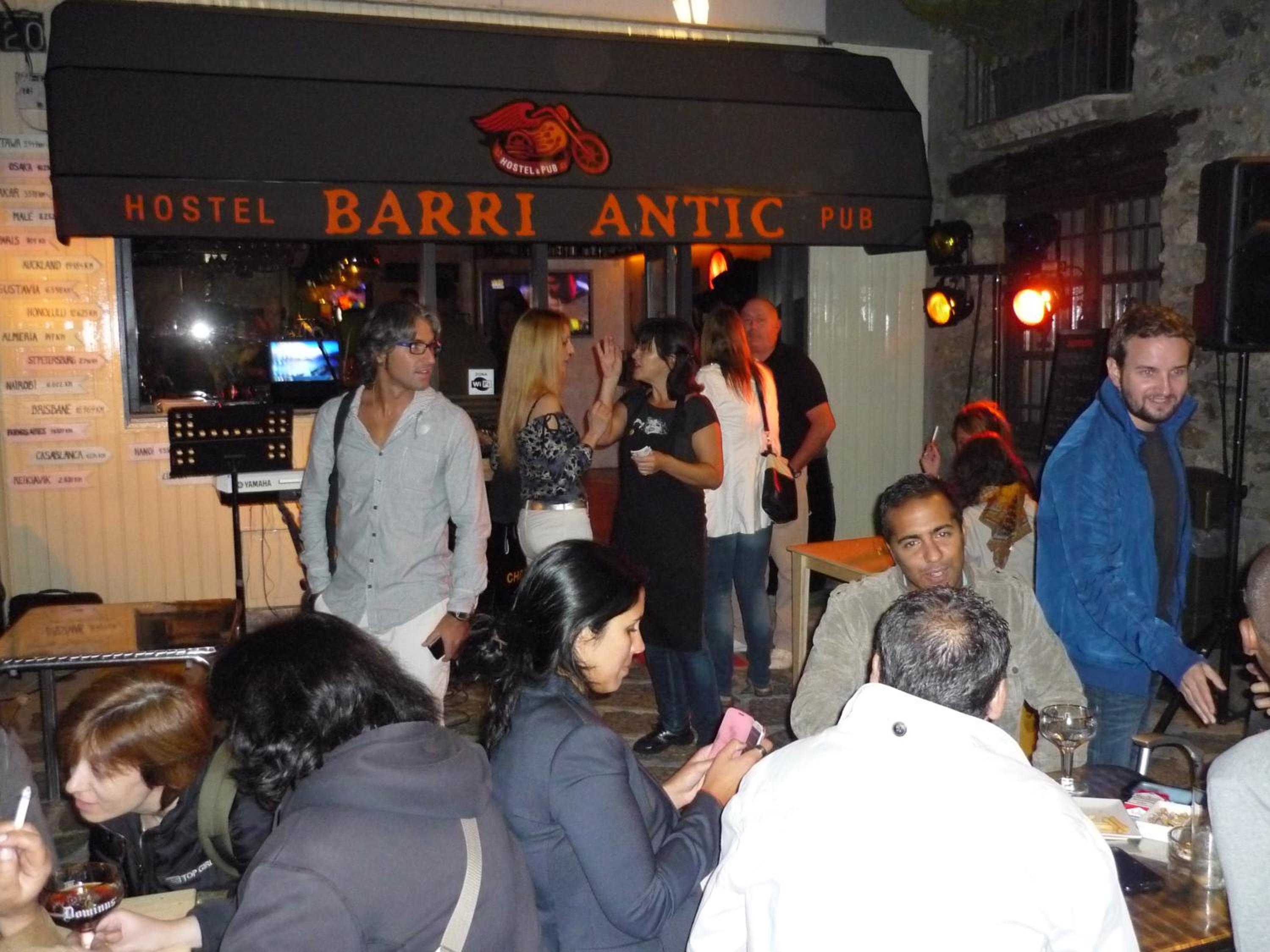 Barri Antic Hostel & Pub