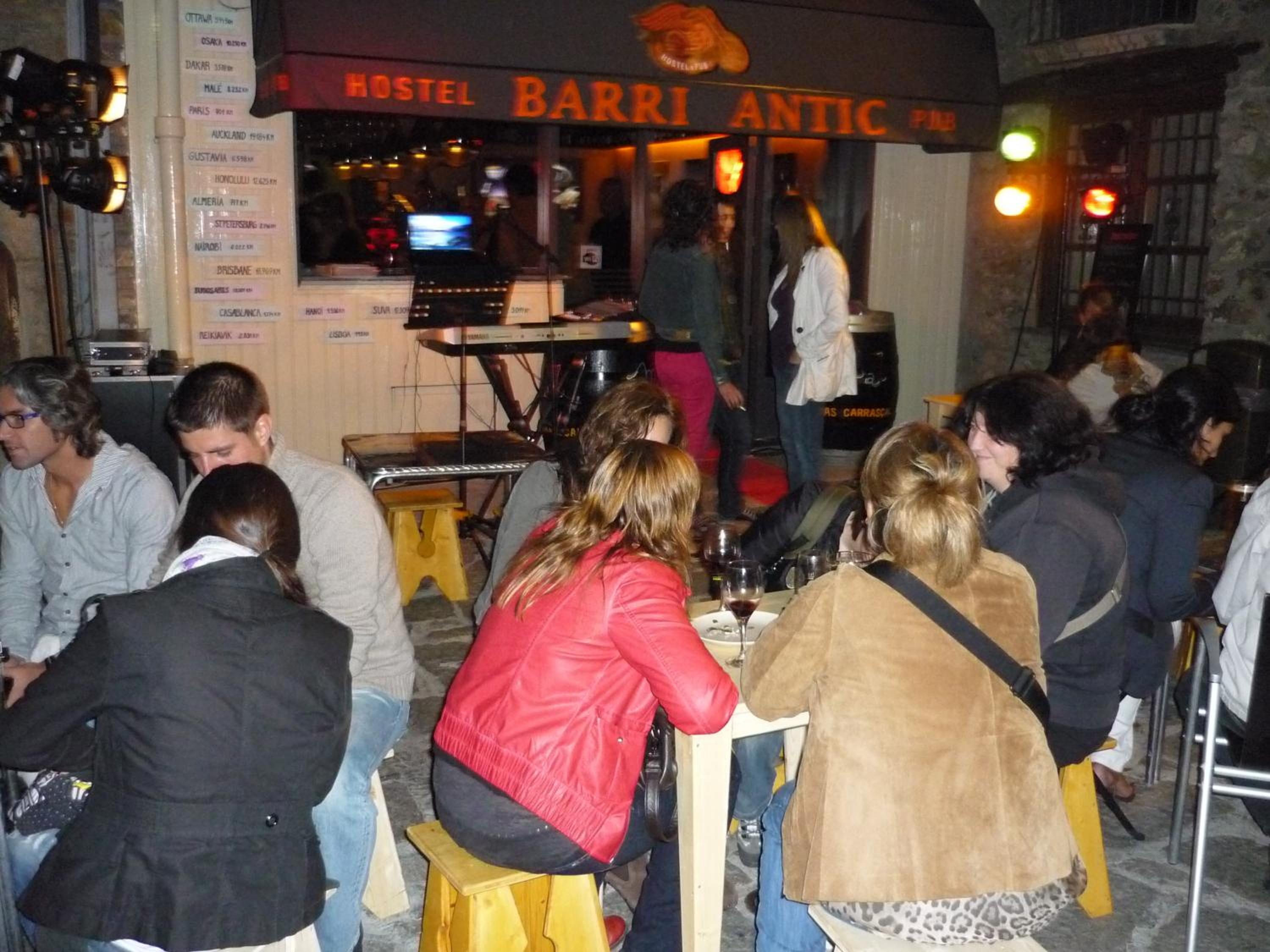Barri Antic Hostel & Pub