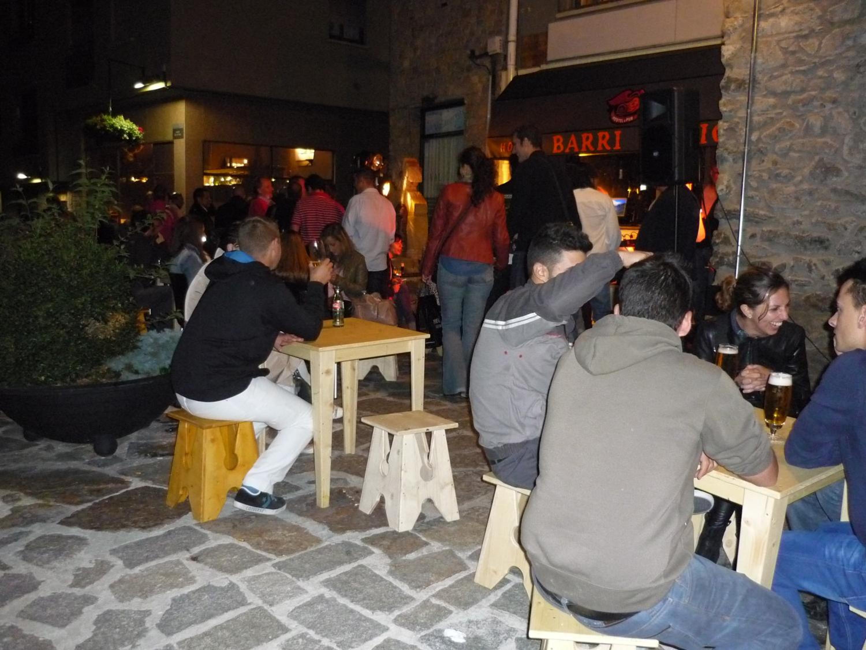 Barri Antic Hostel & Pub