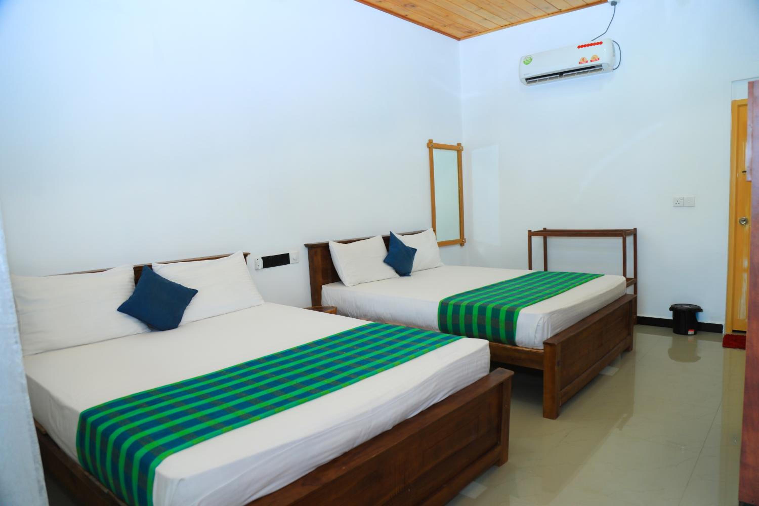 Shan Guest and Restaurant Nilaveli