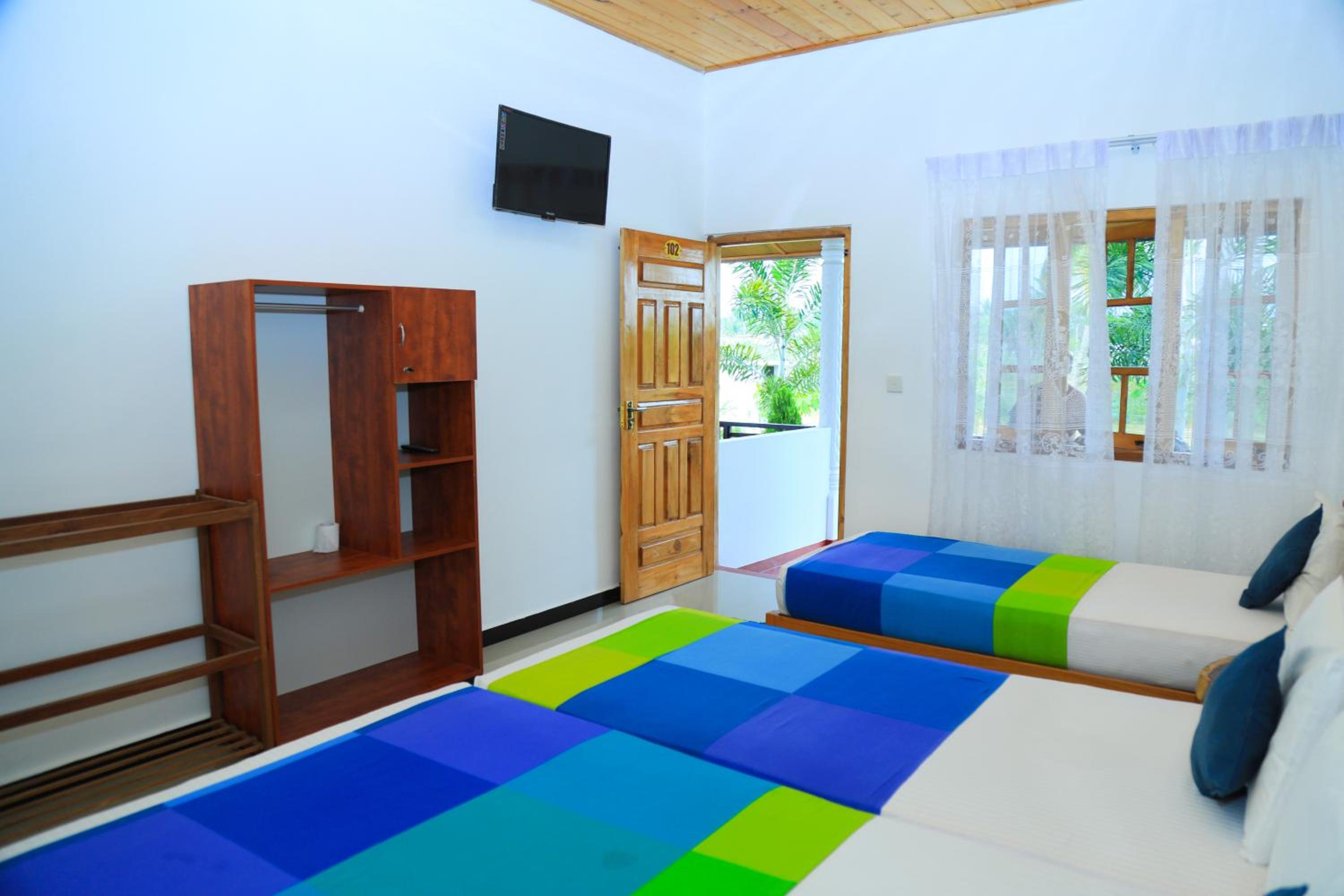 Shan Guest and Restaurant Nilaveli