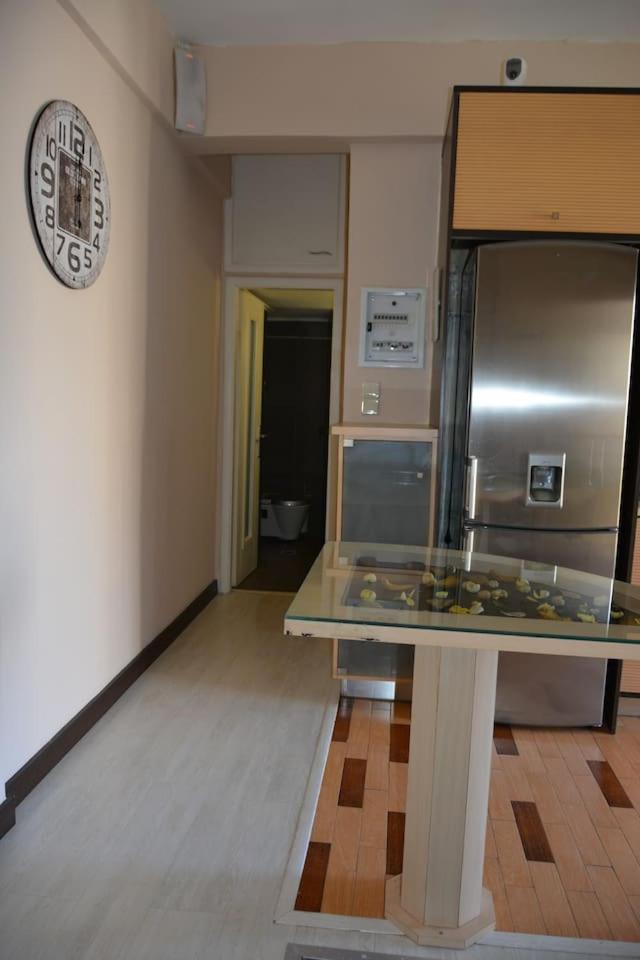 Modern apartment, 5΄ walk from central metro station