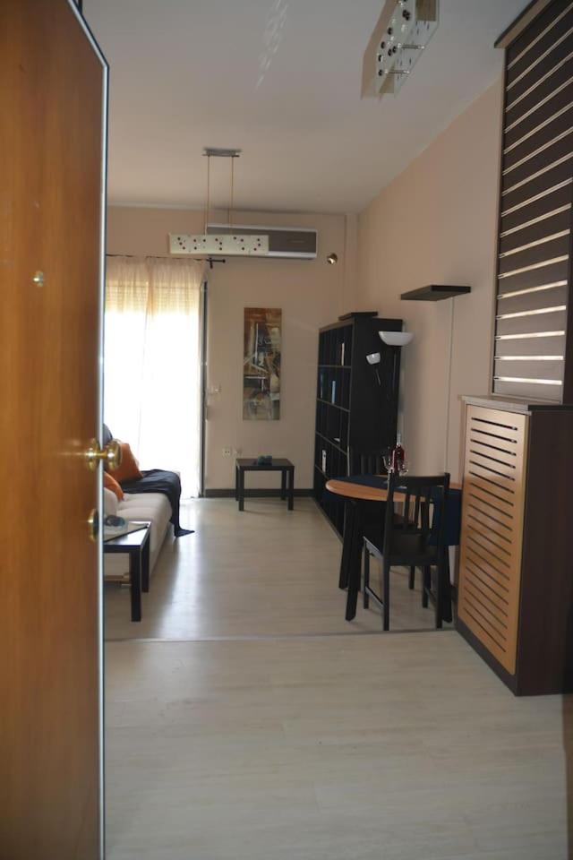 Modern apartment, 5΄ walk from central metro station