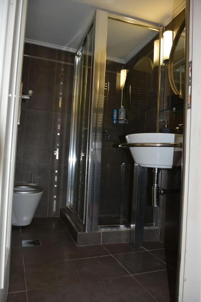 Modern apartment, 5΄ walk from central metro station