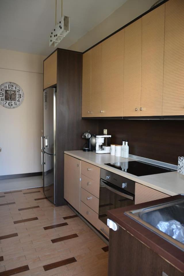 Modern apartment, 5΄ walk from central metro station