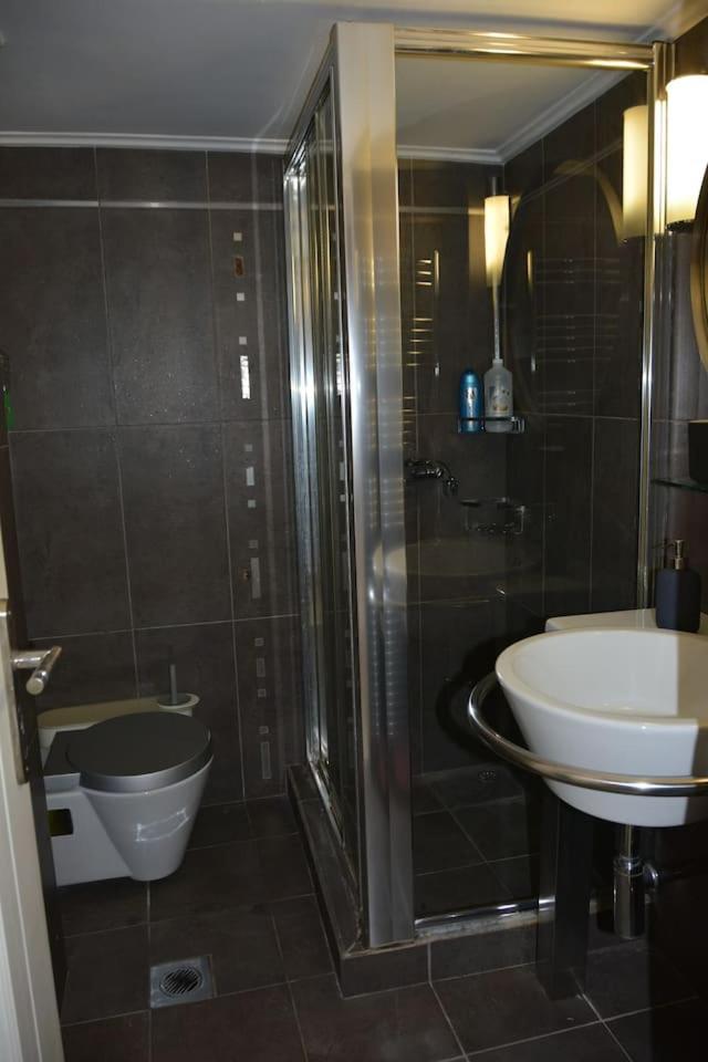 Modern apartment, 5΄ walk from central metro station