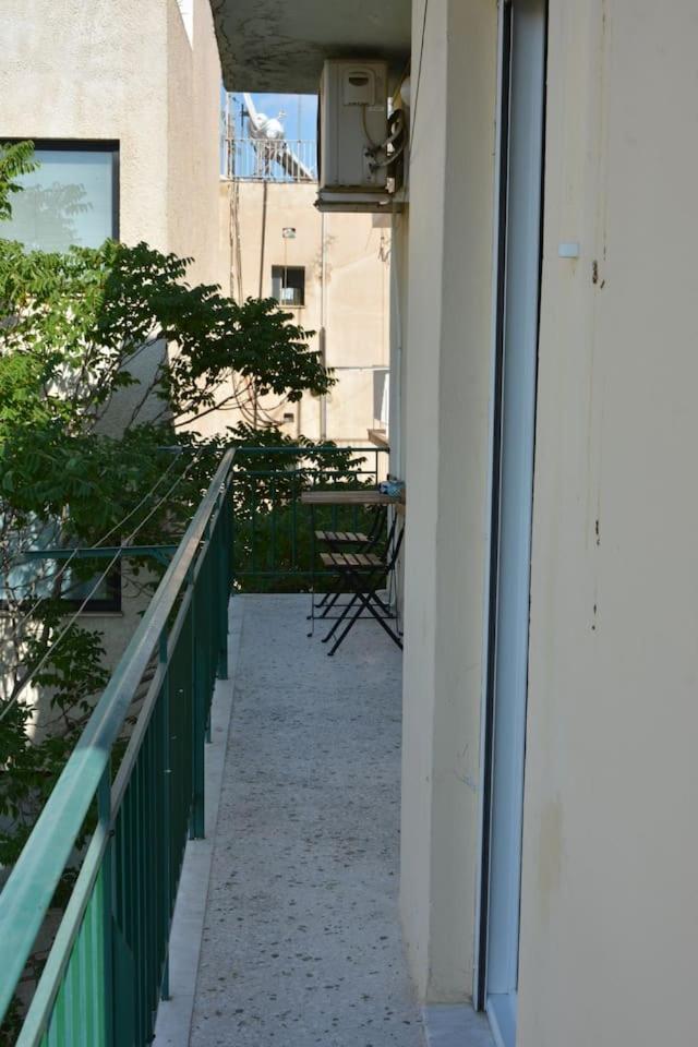 Modern apartment, 5΄ walk from central metro station