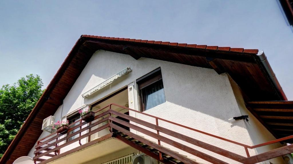 Charlie Vendégház,emelet 8 fős,100m2-es apartman view 2