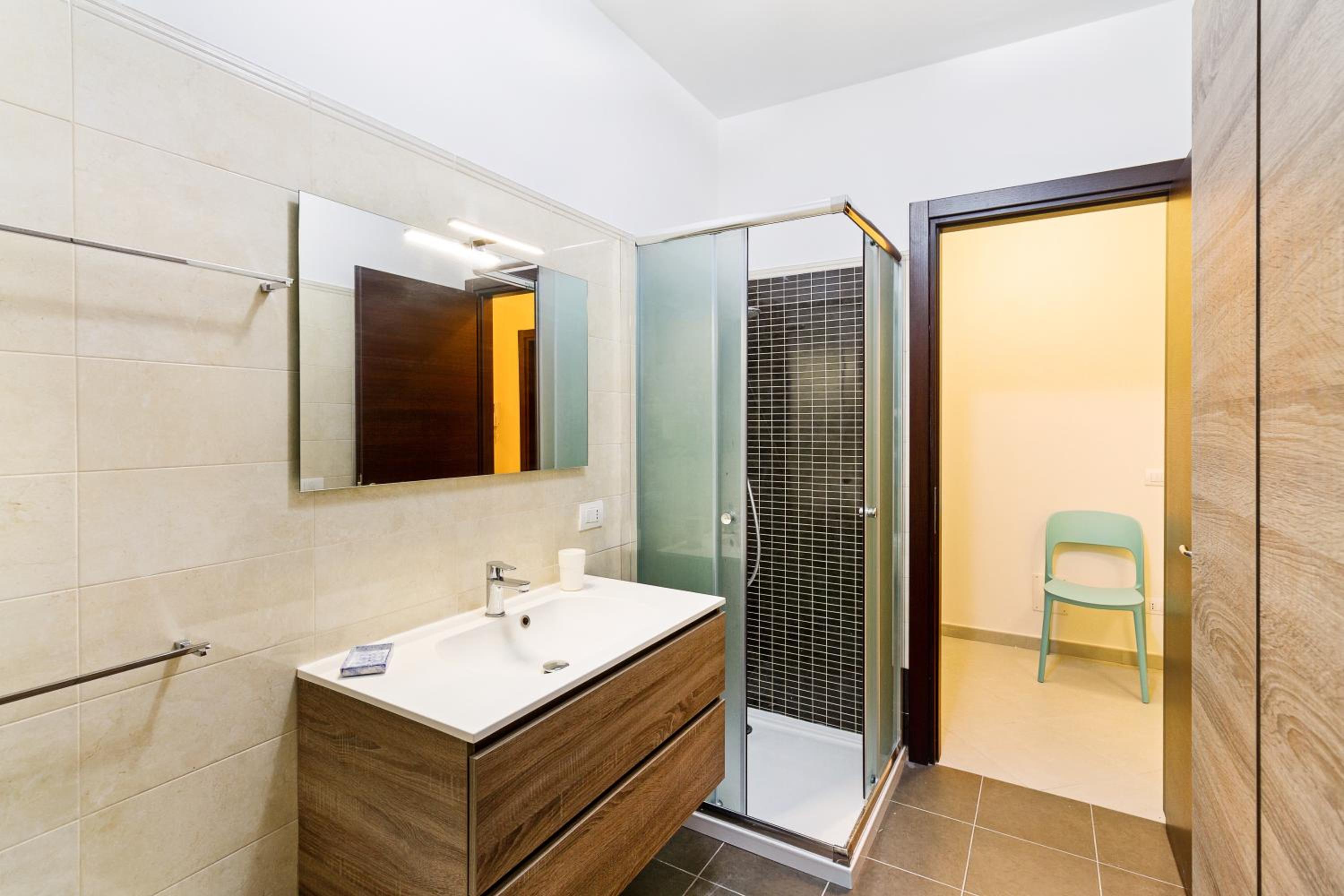 GuestHost - Calipso Seaview Flat with Private Parking photo 5