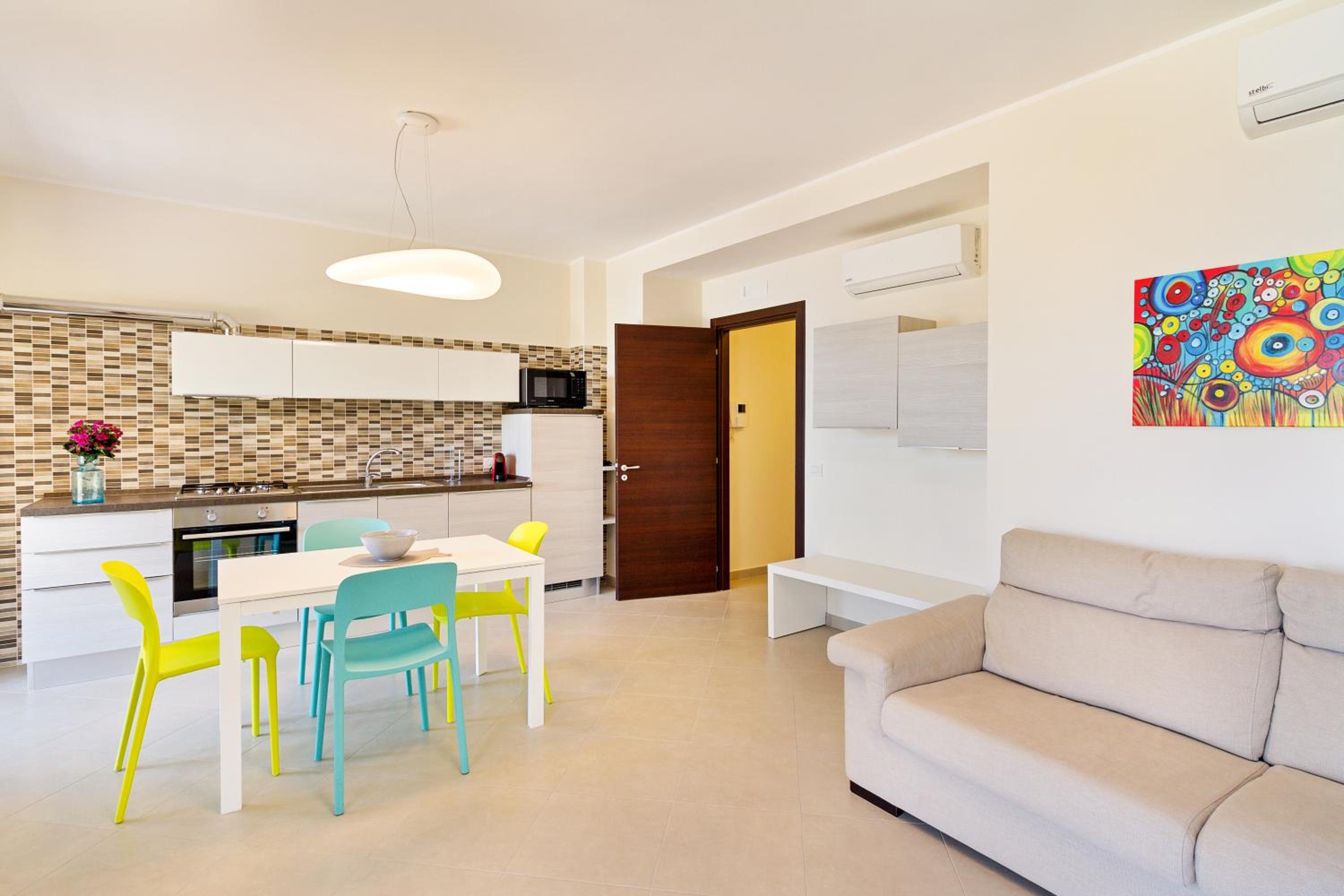 GuestHost - Calipso Seaview Flat with Private Parking, fotografia 5
