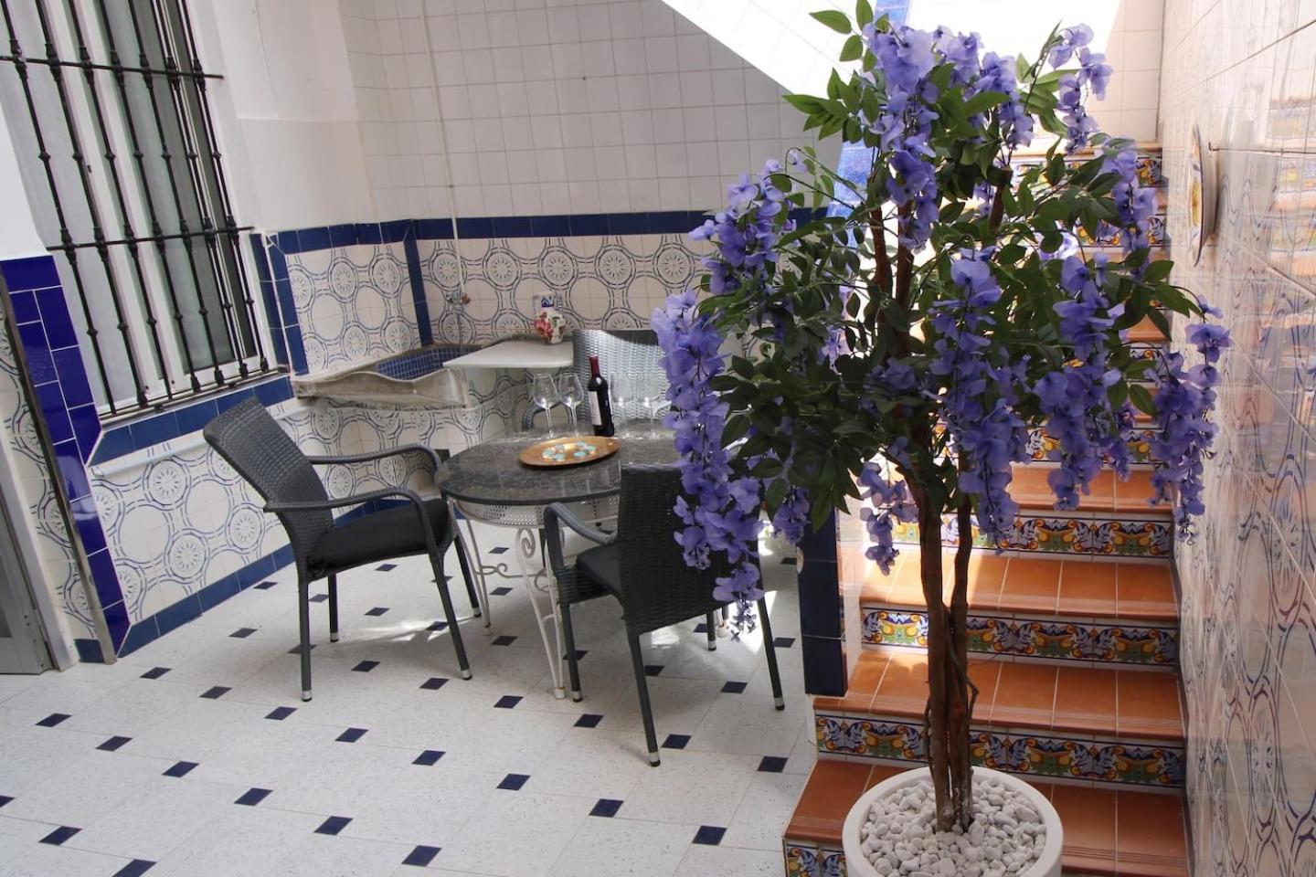 Big apartment with unique patio near Santa Barbara Castle photo 5