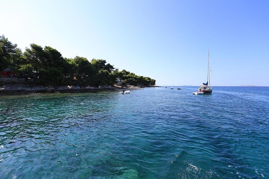 Apartman JADRANKO Murter in a quiet environment near the center and the beach view 5