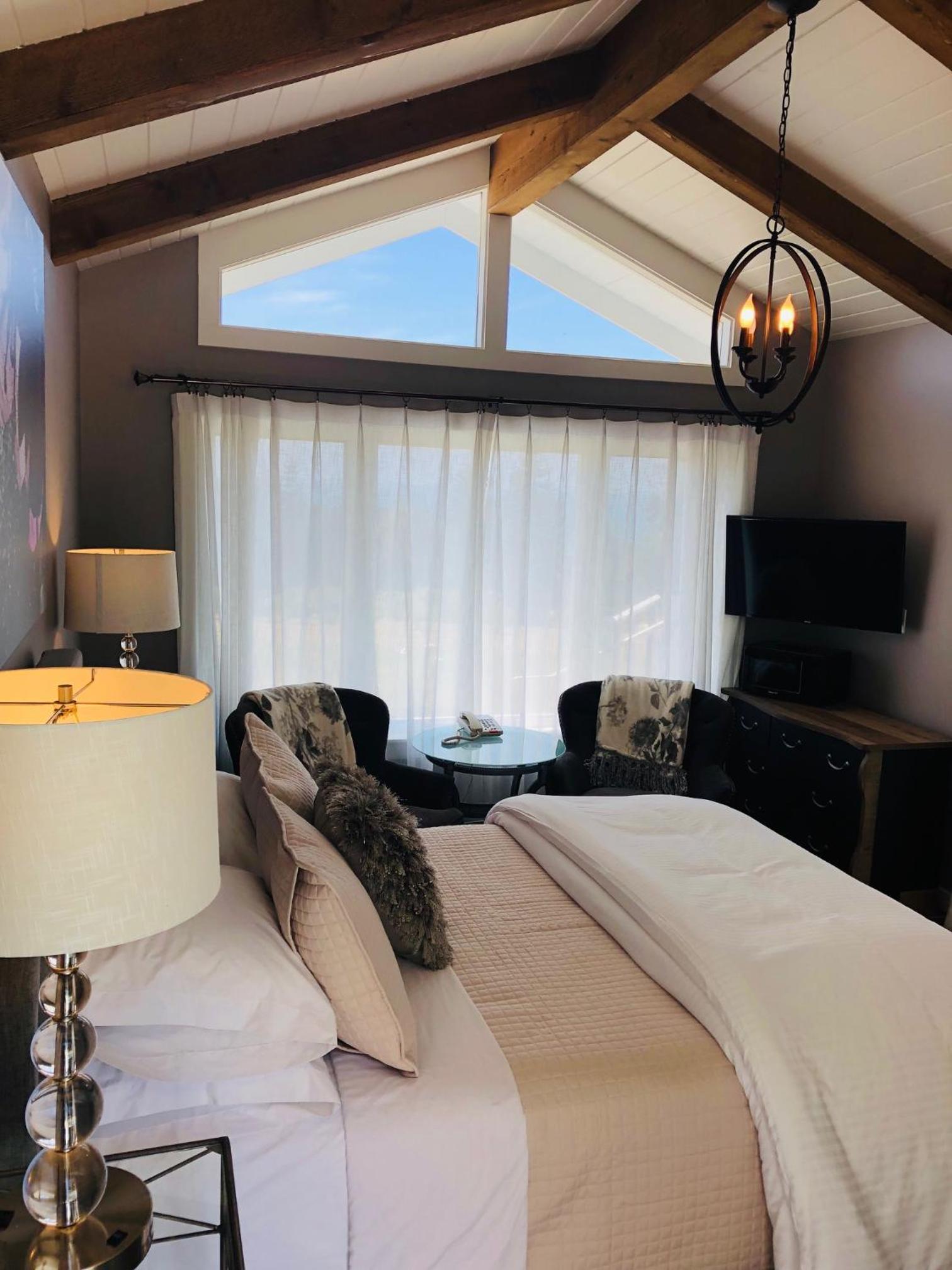 Seafoam Lodge view 3