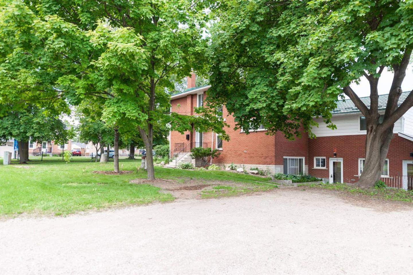 ENTIRE 2 BEDROOM APARTMENT UPTOWN WATERLOO - e1
